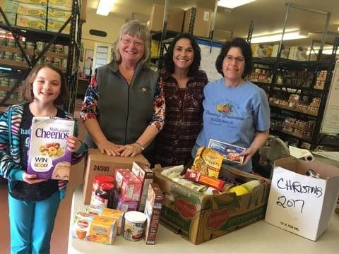 Volunteers at Pantry Partners Food Bank