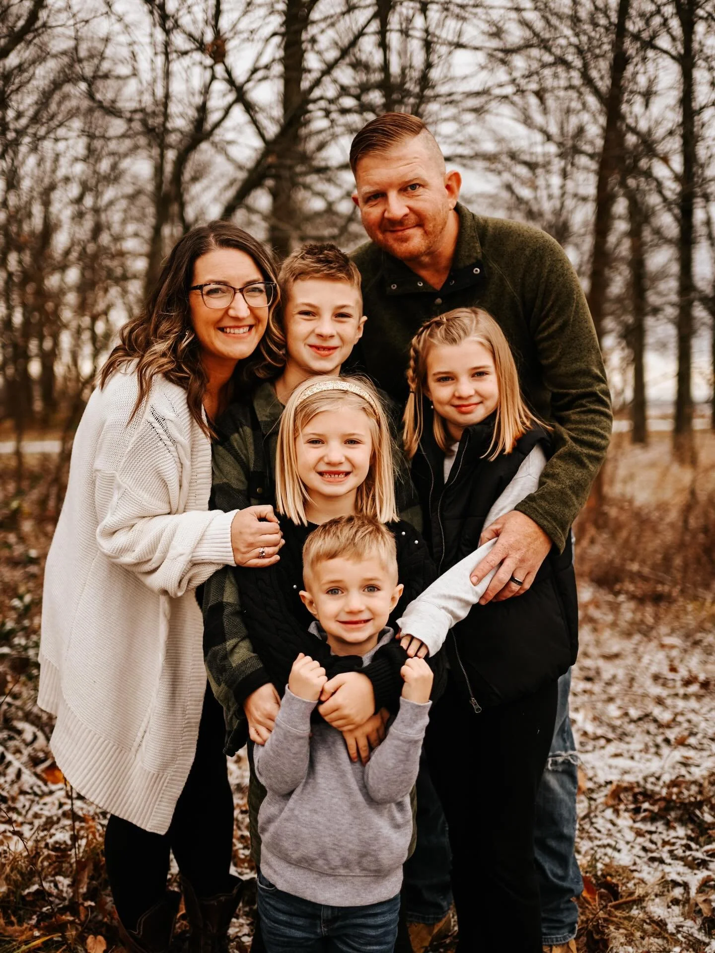 Snuck in a quick snow session yesterday with my sweet friends.🤍
 
Sending them love and prayers today as they say &ldquo;see you later&rdquo; to their dad as he leaves for active duty🙏🏻