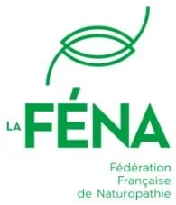 Logo de la FENA, Fédération Française de Naturopathie, attestant la reconnaissance européenne du bachelor et la qualité des formations agréées, gage de sérieux, d’éthique et de professionnalisme dans l’accompagnement naturopathique.