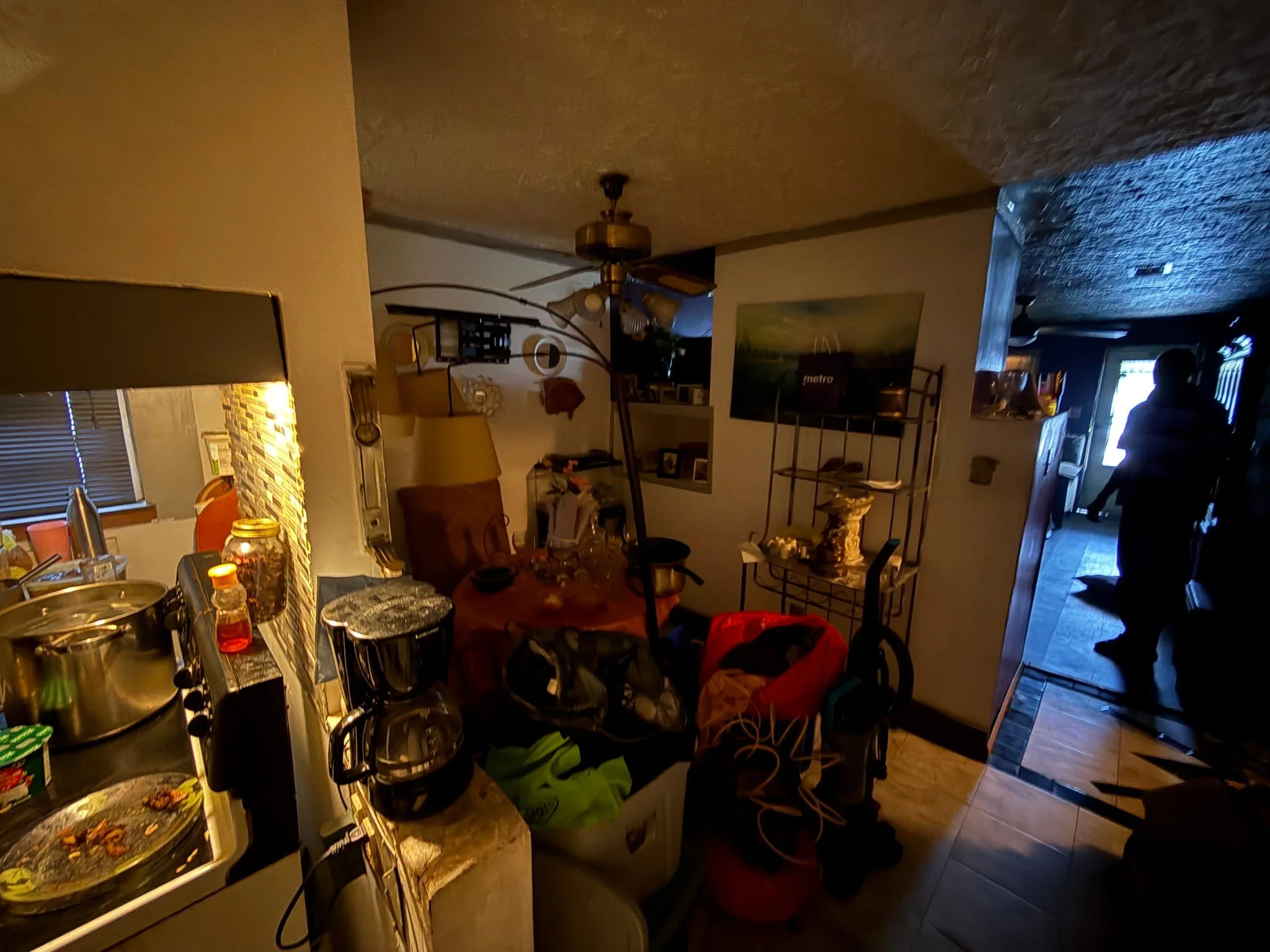 408 Colorado St - Kitchen 01.jpg