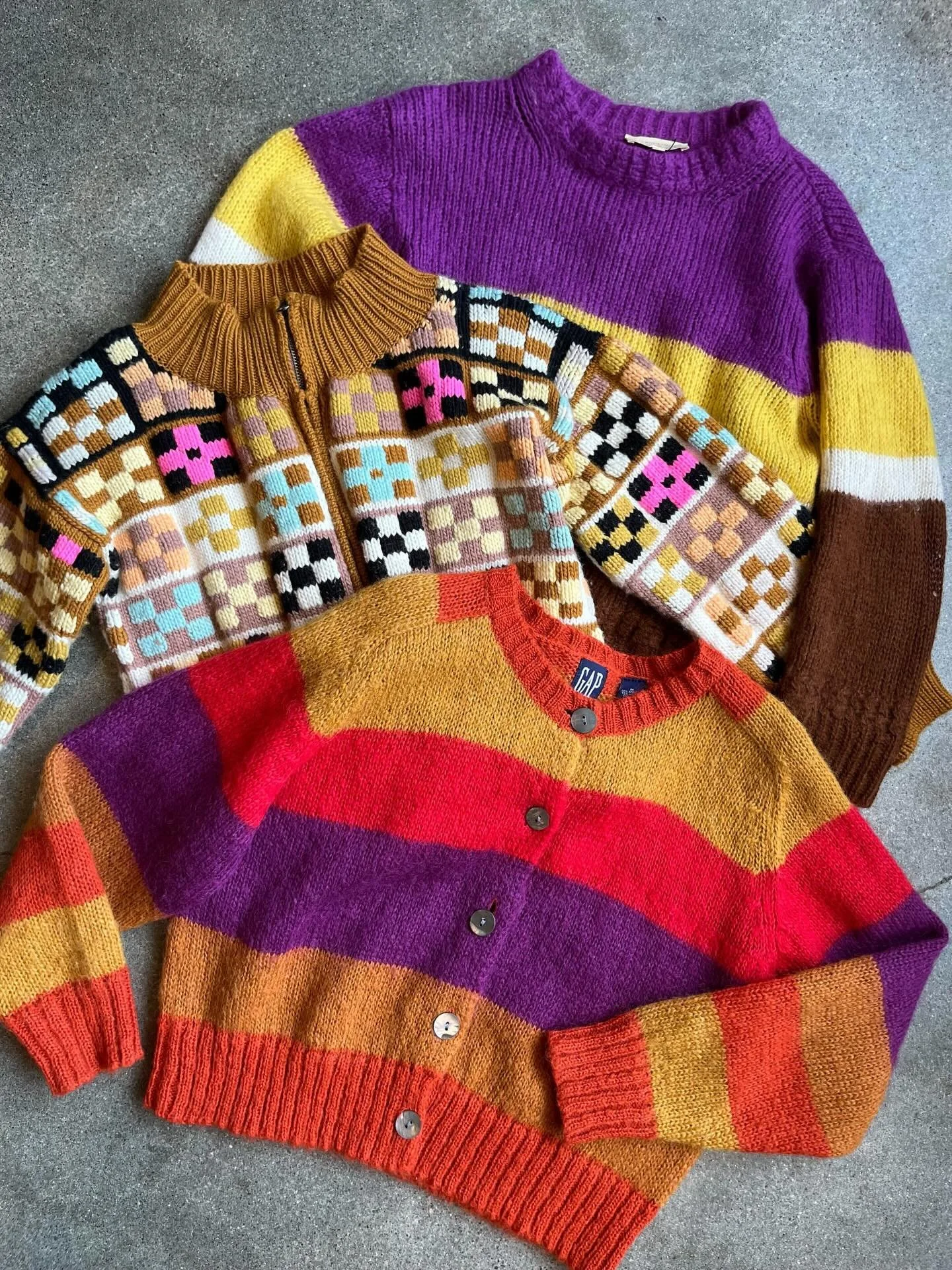 Bold beautiful sweaters!
- vintage Gap stripe cardigan sz M
- Tach Eleanor zip cardigan sz S
- Sezane alpaca pullover sz S
DM for details/holds!