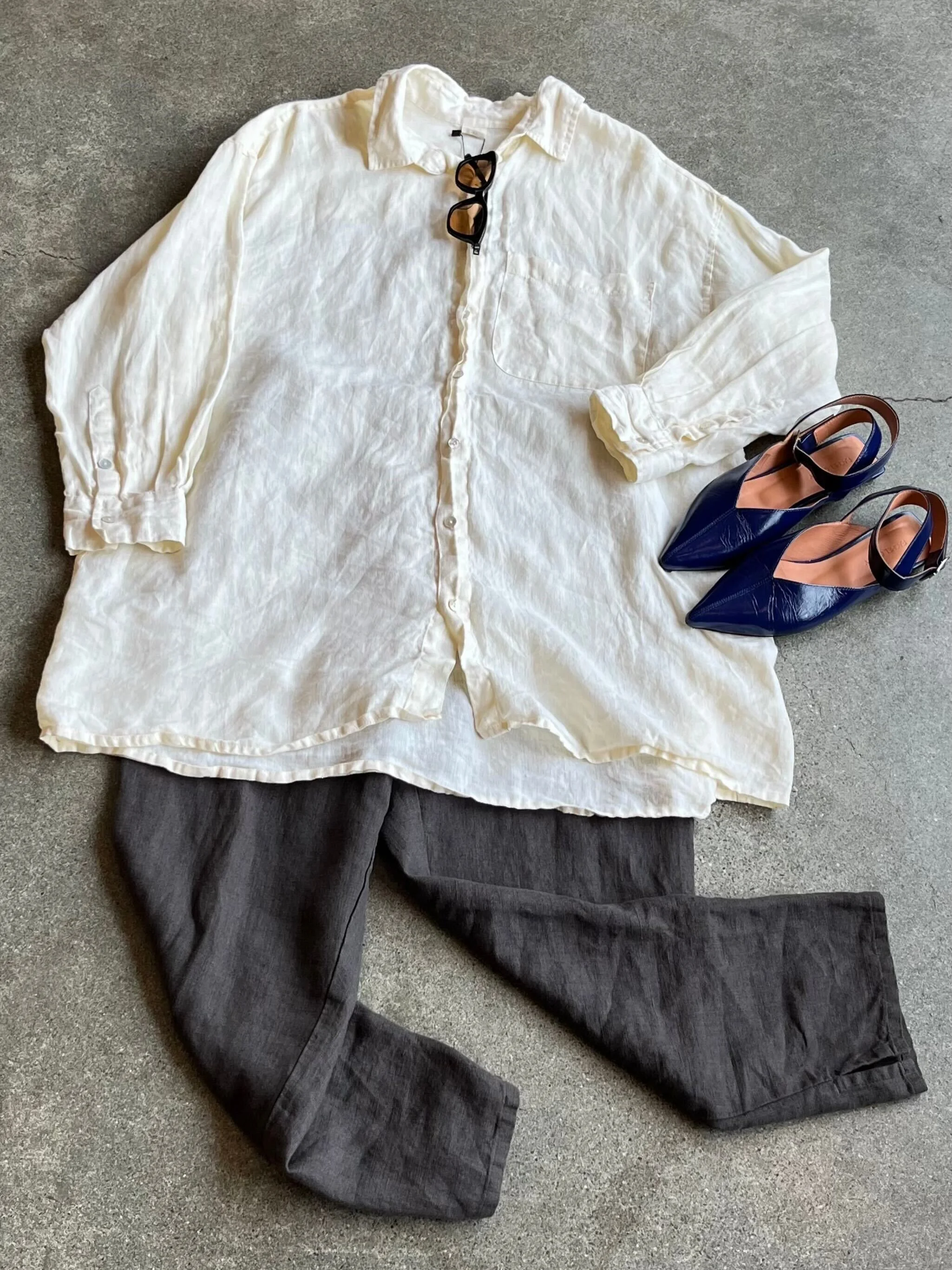 Linen dressing three ways ☀️
1. Rove butter yellow linen button up sz S, FLAX grey linen pull on pants sz S, Rachel Comey pointed toe flats sz 8, Gentle Monster cat eye sunglasses.
2. Vintage Chico&rsquo;s pink linen button up sz L, Not Perfext Linen