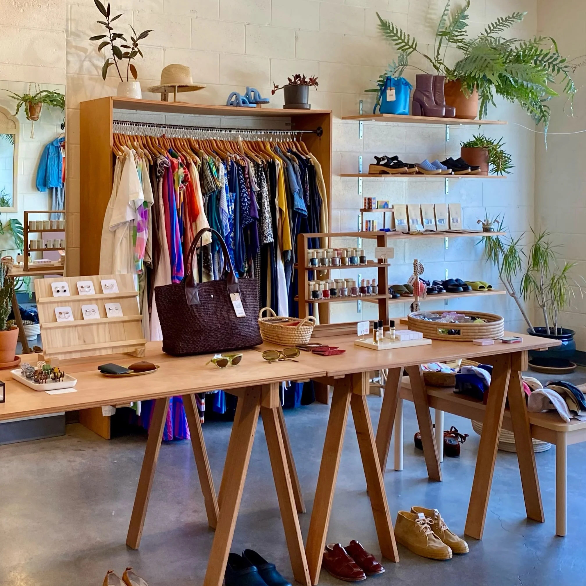 💌 Some news! Mini Consignment Appointments are coming next week! 

These are designed to make it a little easier to get on our books if you only have 1&ndash;5 items you&rsquo;d like to try consigning.

Every Monday at 10 AM, we&rsquo;ll release a l