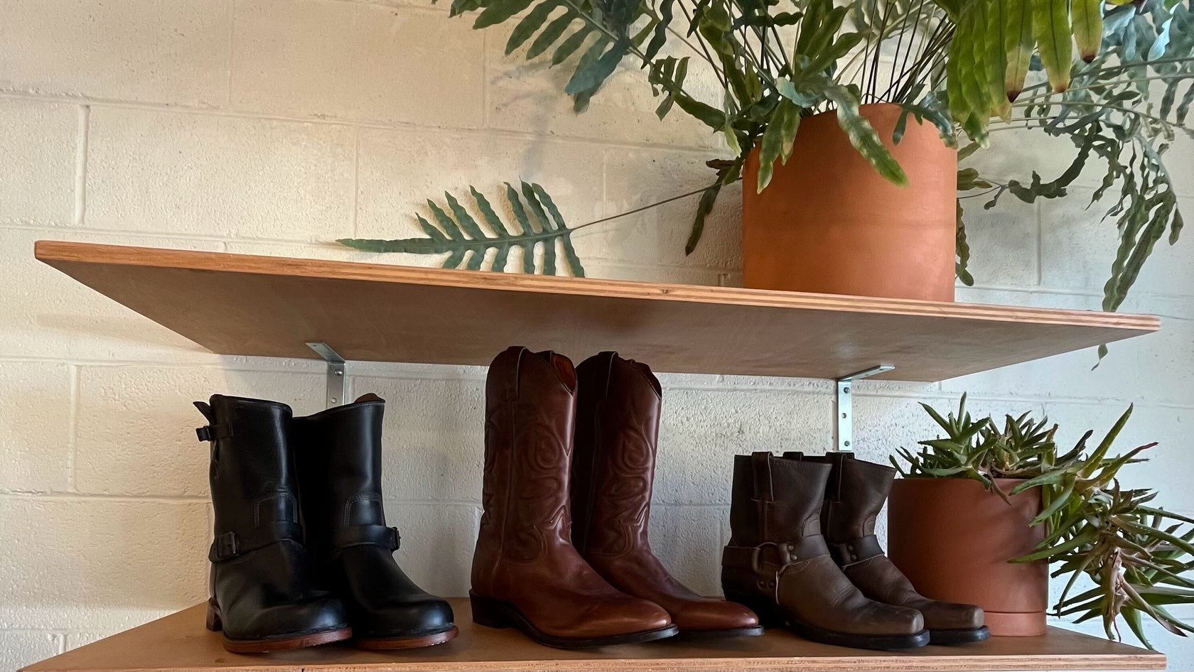 Frye boots now in the shop!
- Jennifer Estes ltd. Edition Western boots sz 11M
- short leather harness boots sz 7.5W
- Engineer buckle boots sz 11M
.
.
.
DM for prices/holds/info!