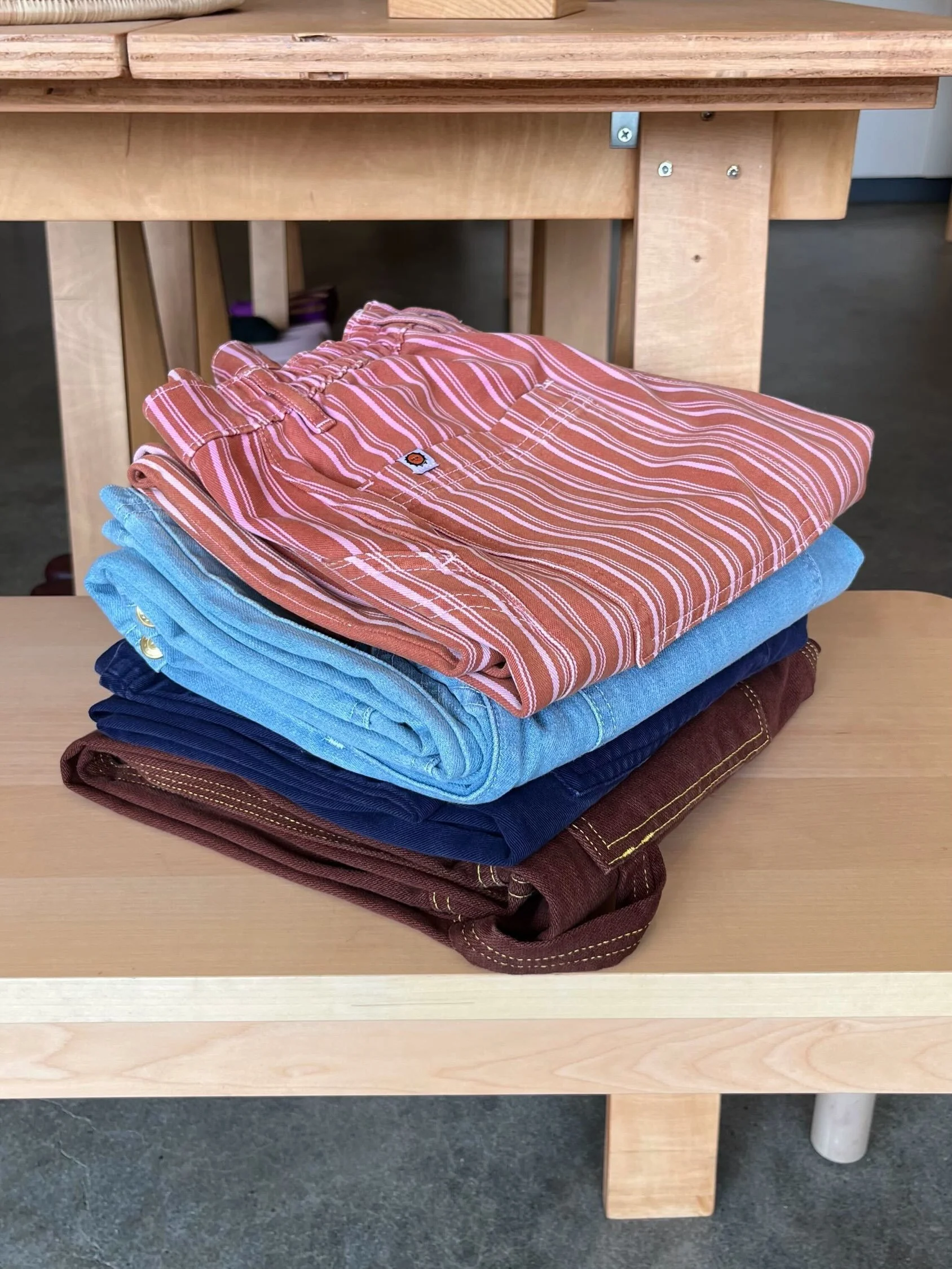 Big Bud Press pants now in the shop!
- Striped Work Pant sz S
- Denim drop pocket pant sz XXS
- Petite Western pant sz S
- Contrast stitch carpenter jeans sz XXS
.
.
.
.
DM for prices/info/holds