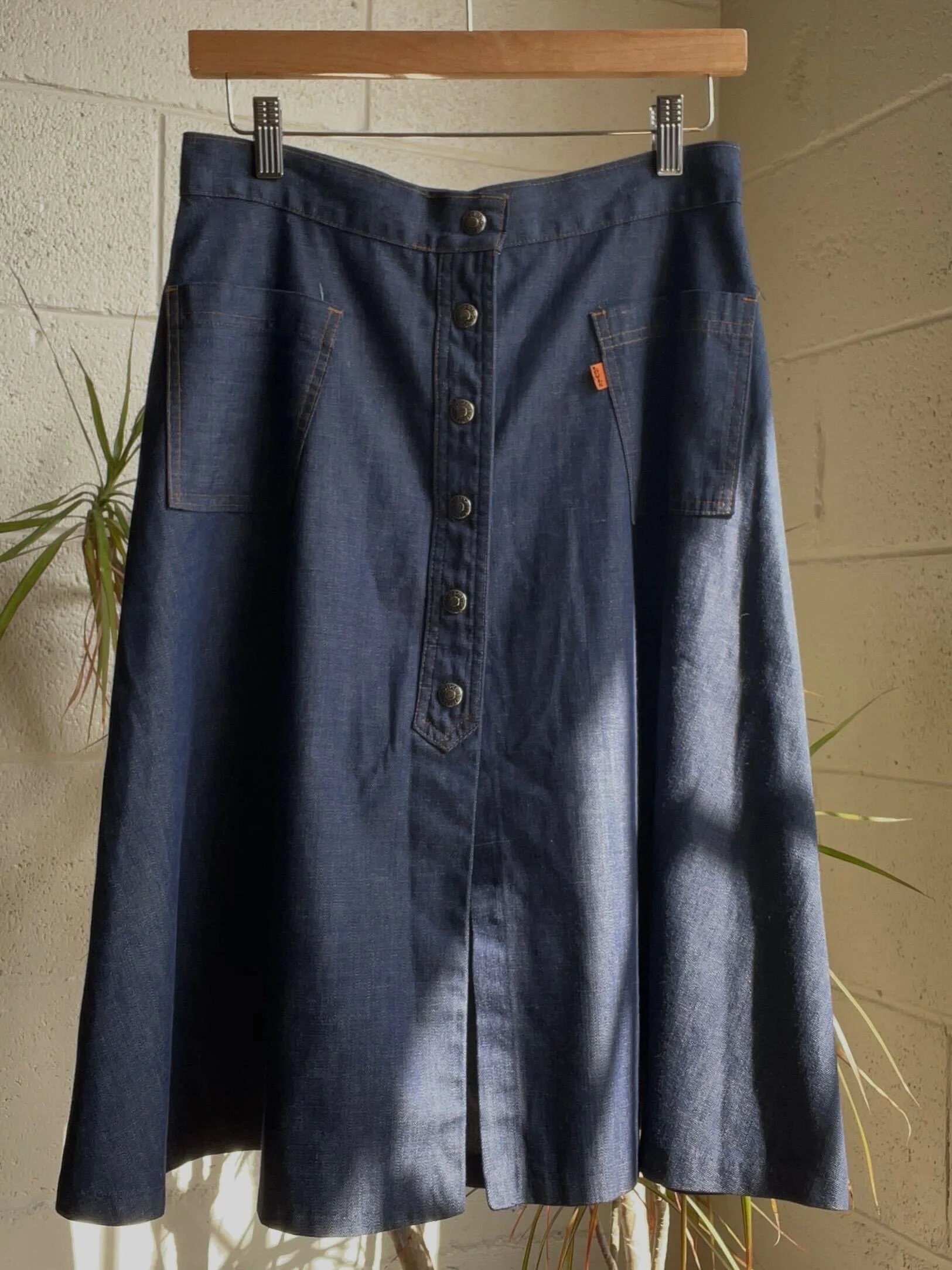Skirts the issue! New in the shop.
- Vintage Levi&rsquo;s orange tab denim skirt sz 6
- Marni wool tweed a-line mini skirt sz S
- Rag &amp; Bone Baja leather pencil skirt sz 6
- Vintage Prada utility pocket cotton mini skirt sz 8
.
.
.
.
DM for holds
