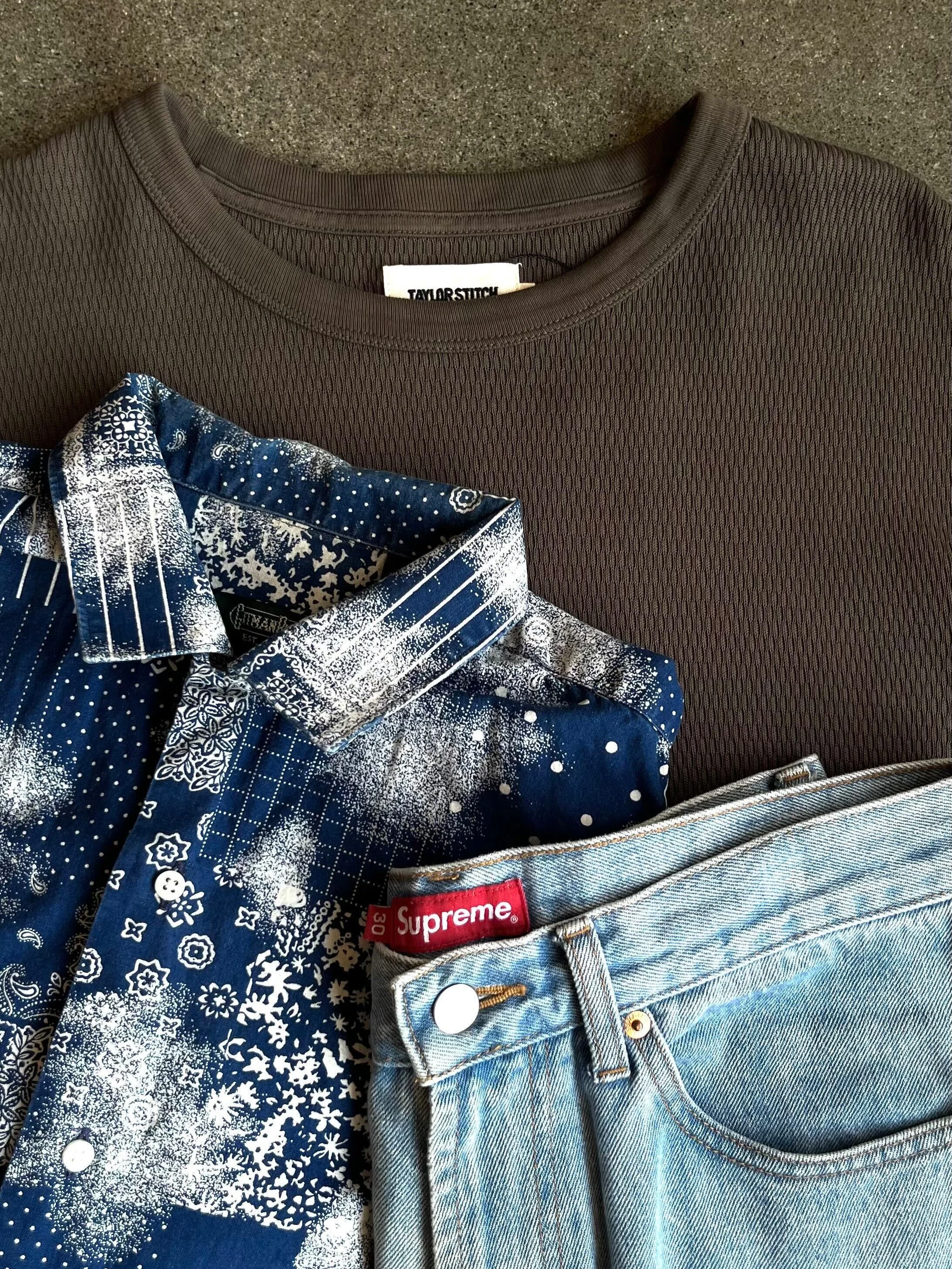 Light wash/Dark wash 🌕🌑
🌕
- Taylor Stitch organic cotton waffle crew sz XL
- Gitman Bros. Bandana print button up sz M
- Supreme FW22 baggy selvedge jean sz 30 x 30
🌑
- Vince thermal long sleeve tee sz L
- Vintage Tamotsu linen blend striped butt