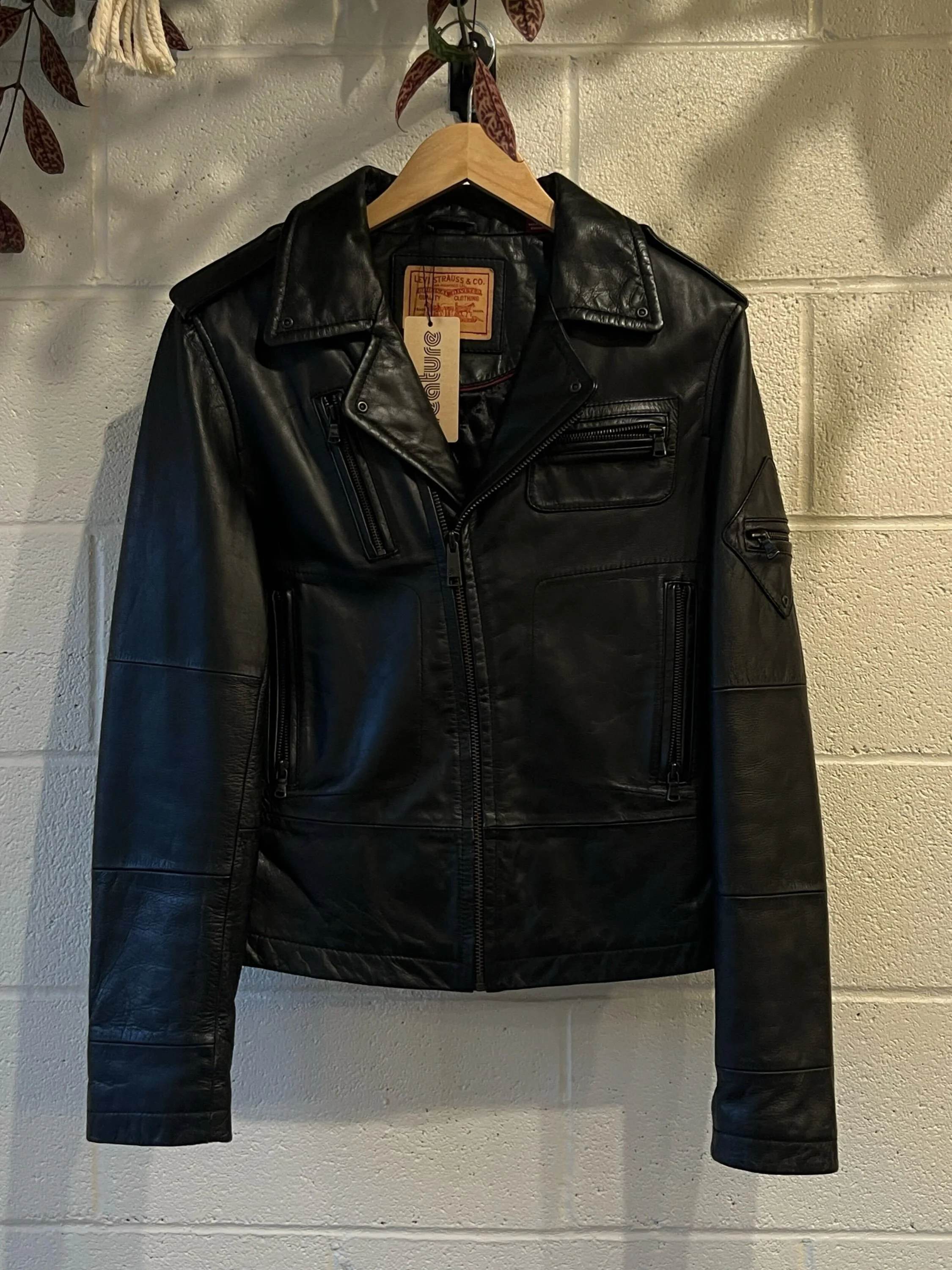 Which black jacket are you?
- Vintage 2007 Levi&rsquo;s leather moto jacket sz 6
- Engineered Garments short duffle coat sz M
- Vintage Gap full zip leather jacket sz XL
- Vintage Y2K Miu Miu Sherpa lined high collar jacket sz XS
- Mani&egrave;re de 