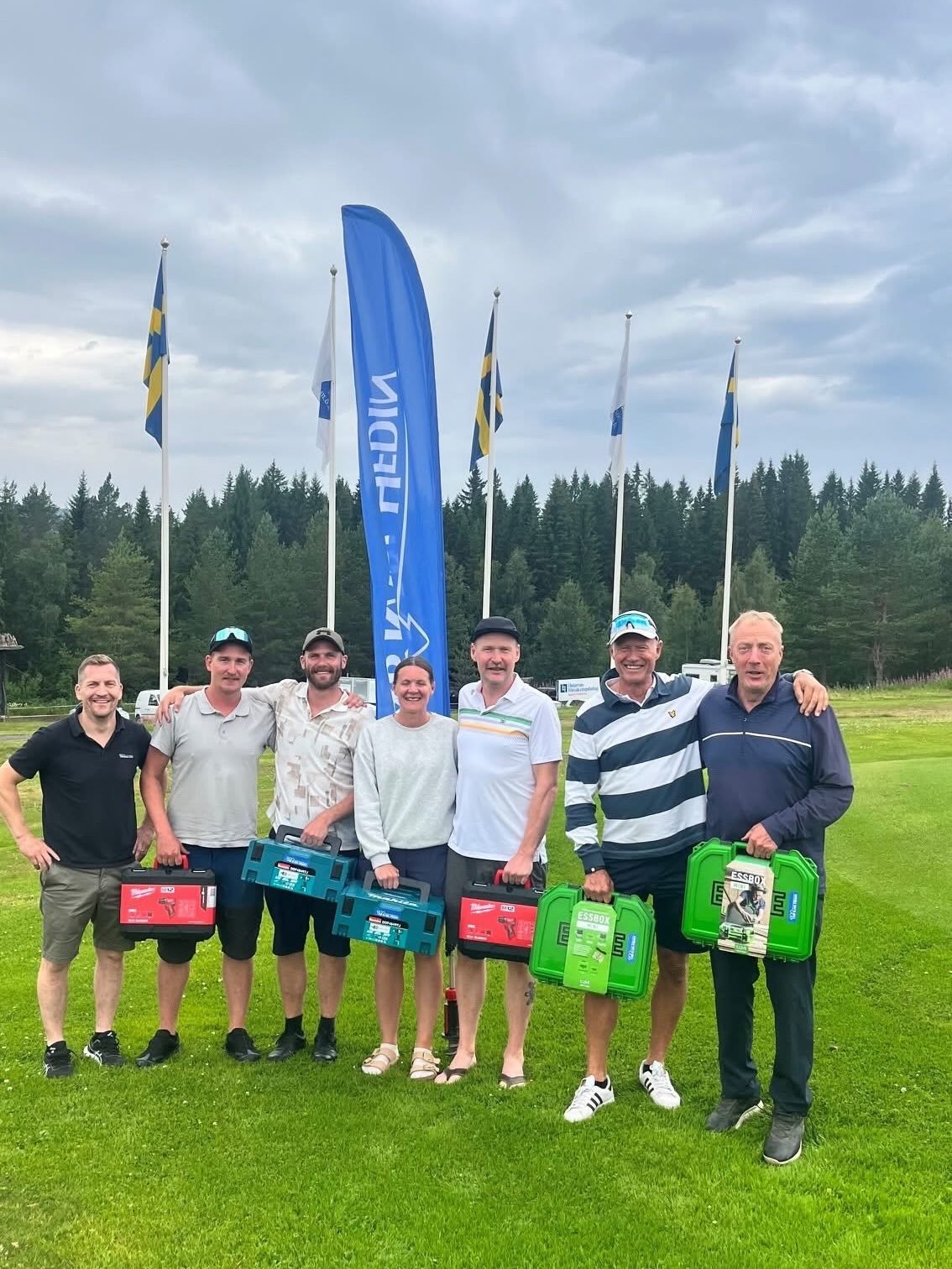 Fredag 17 juli spelades premi&auml;ren av Karl Hedin B&auml;stboll p&aring; S&auml;lenfj&auml;llens GK. Trots varierande v&auml;der och ett kortare &aring;skavbrott f&ouml;r n&aring;gra av spelarna bj&ouml;ds det p&aring; imponerande golf och riktigt