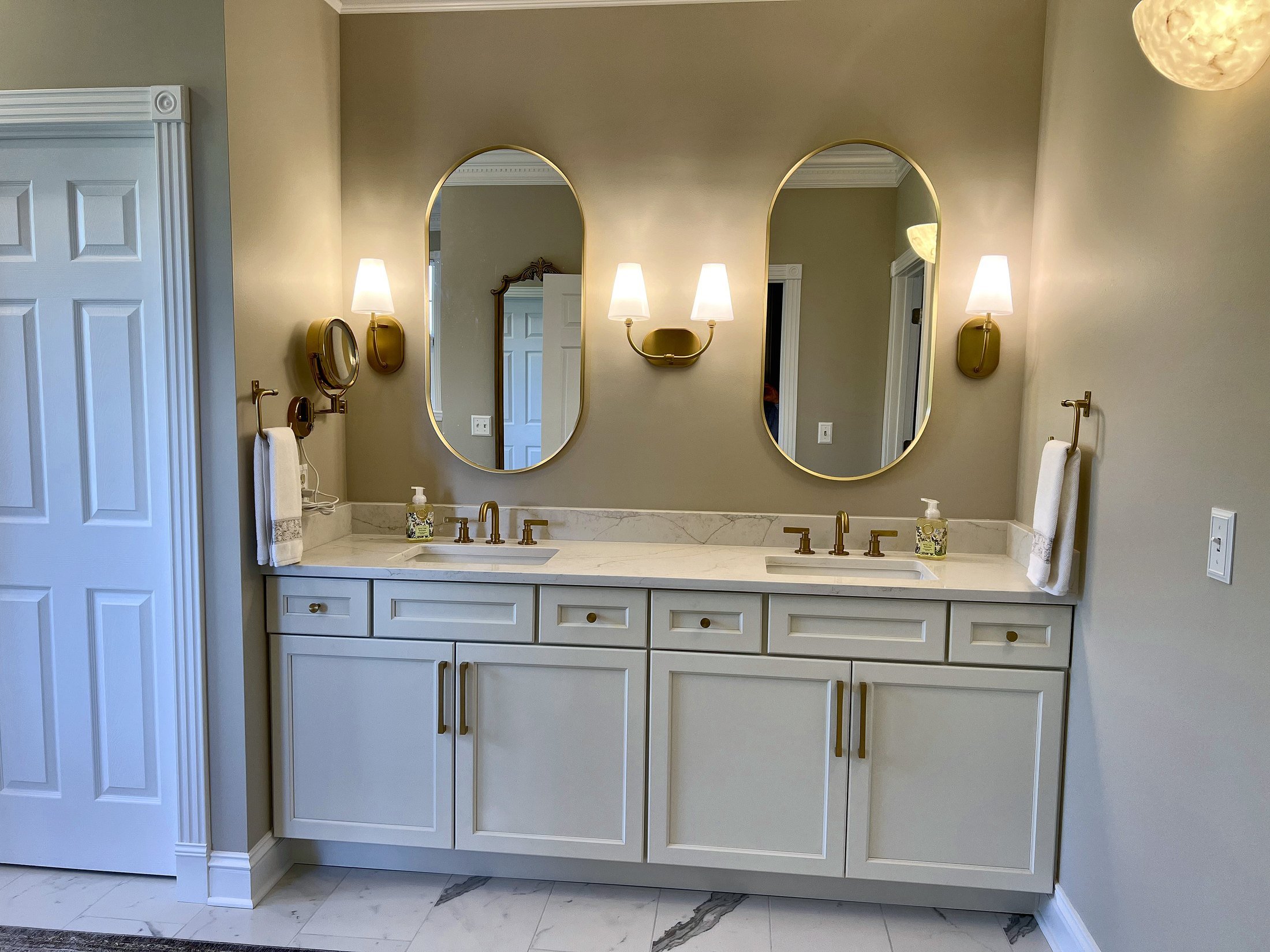 Double vanity wall with brass hardware