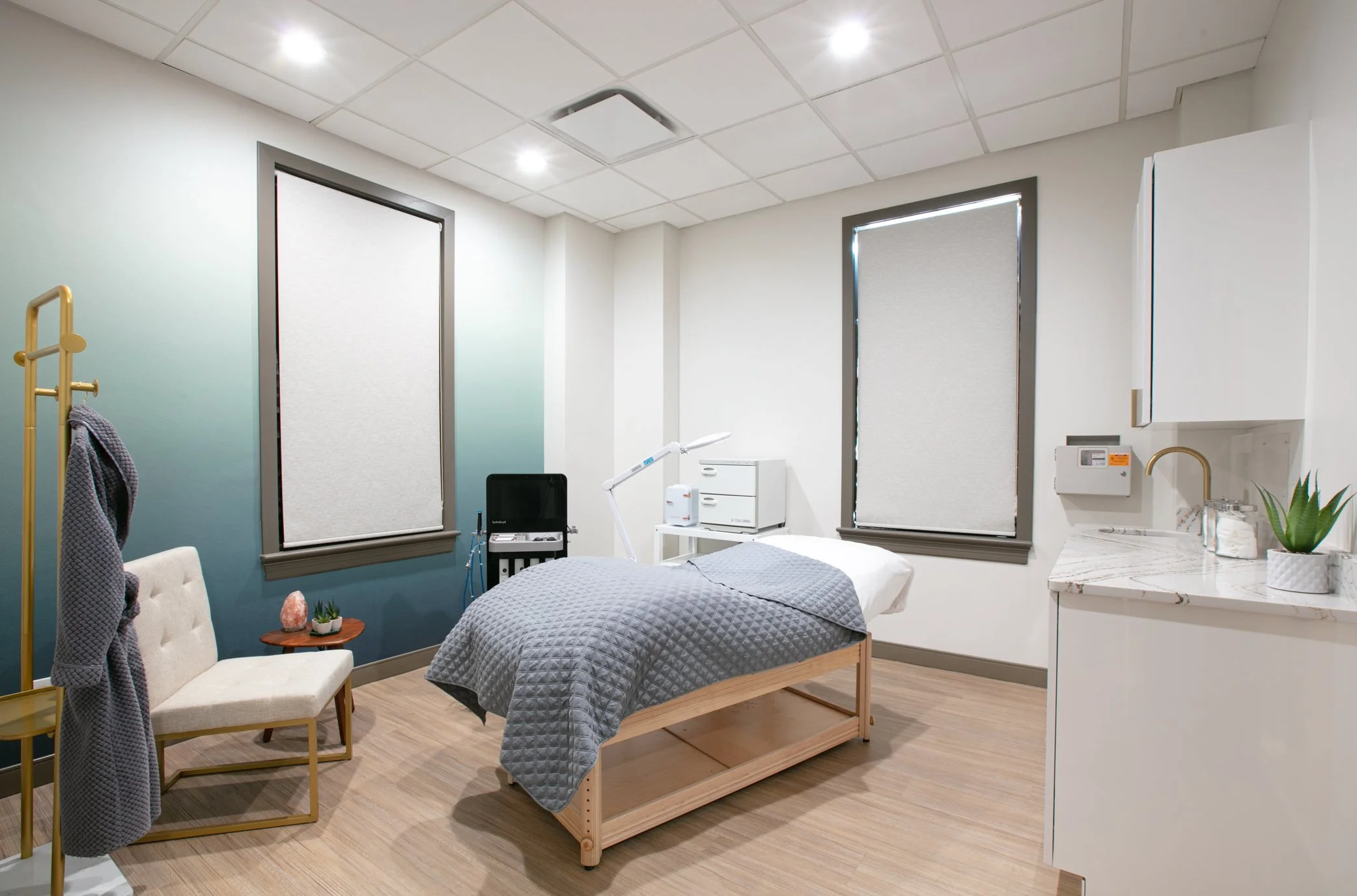 Treatment room with a gradient accent wall