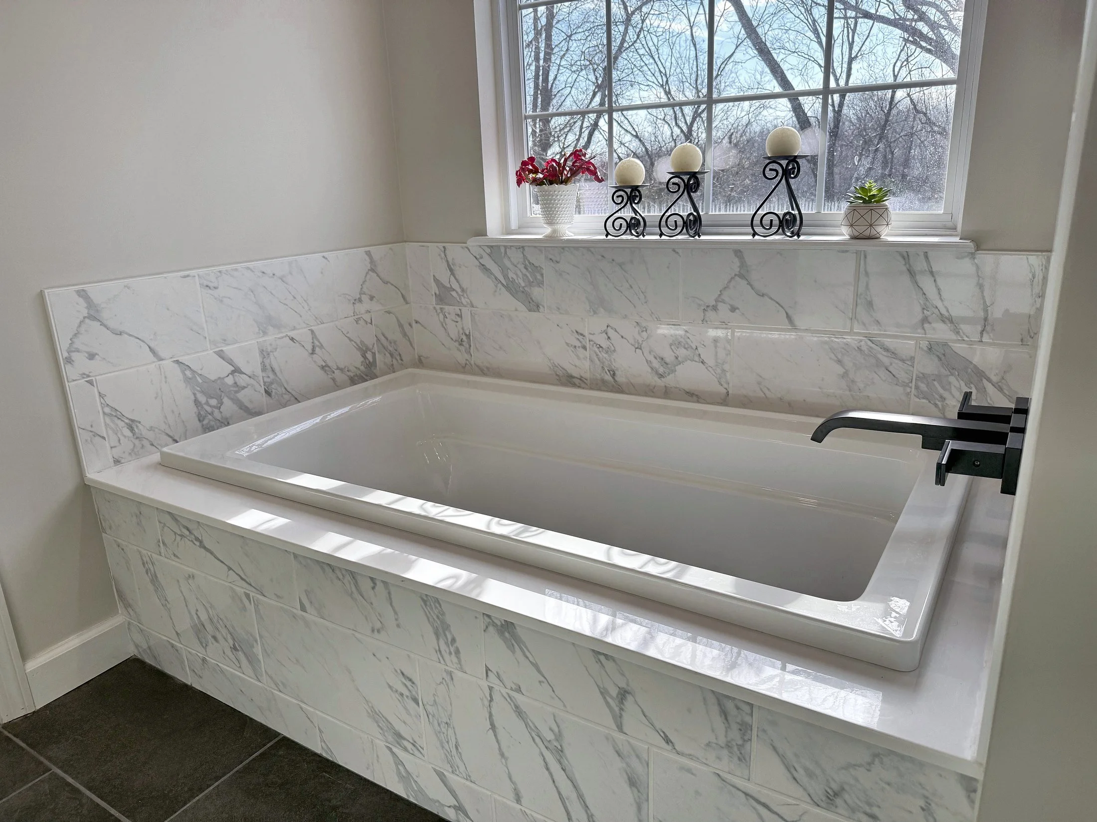 Soaking tub with a marble-look tile surround