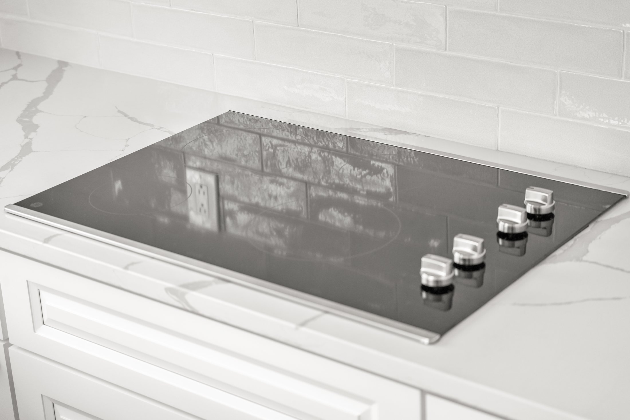 Cooktop set into a quartz countertop