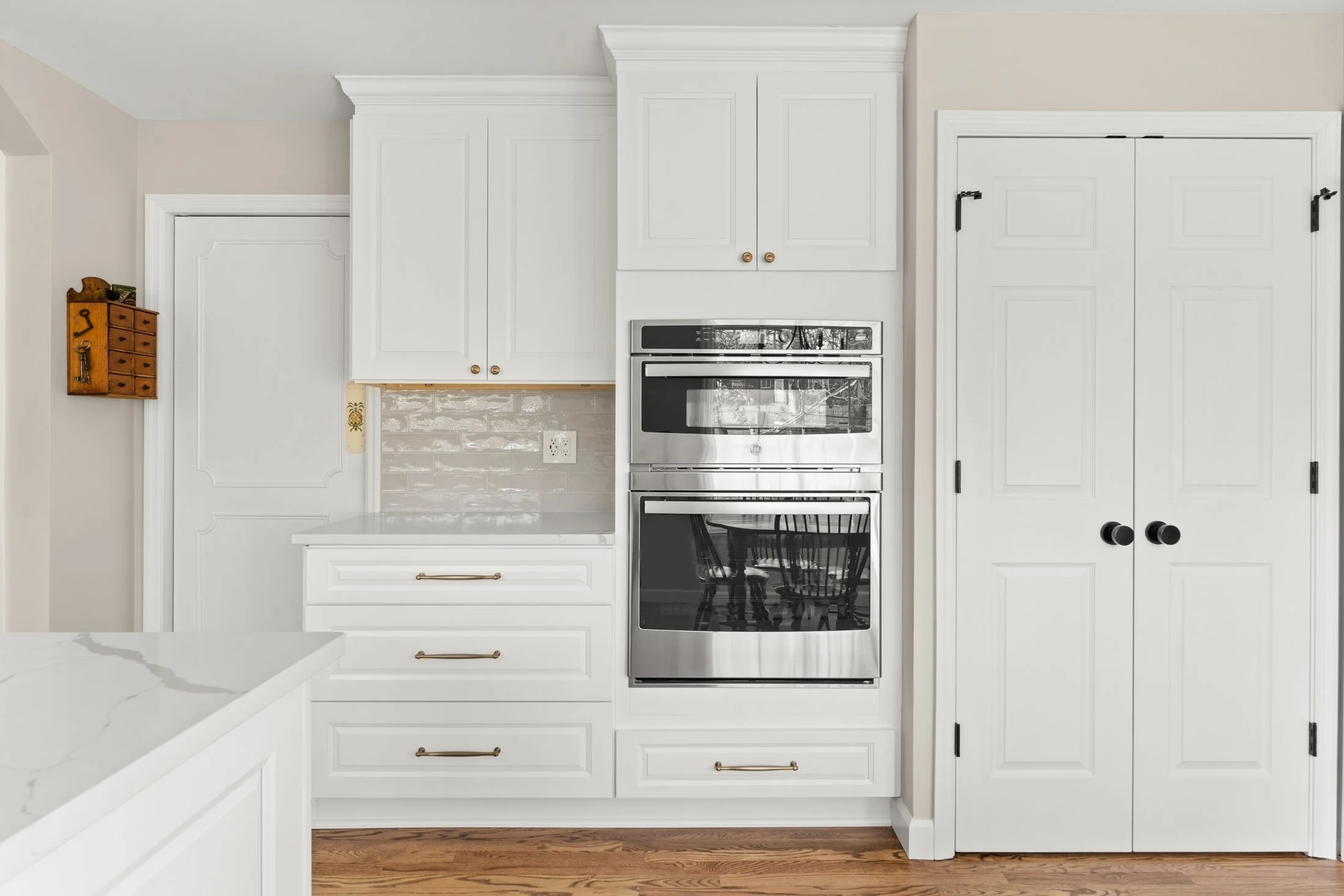 Double wall ovens and a pantry cabinet
