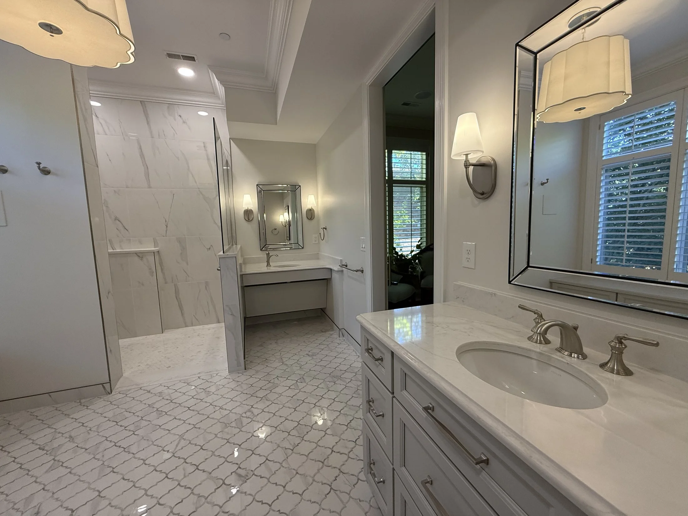 Double vanity with an undermount sink