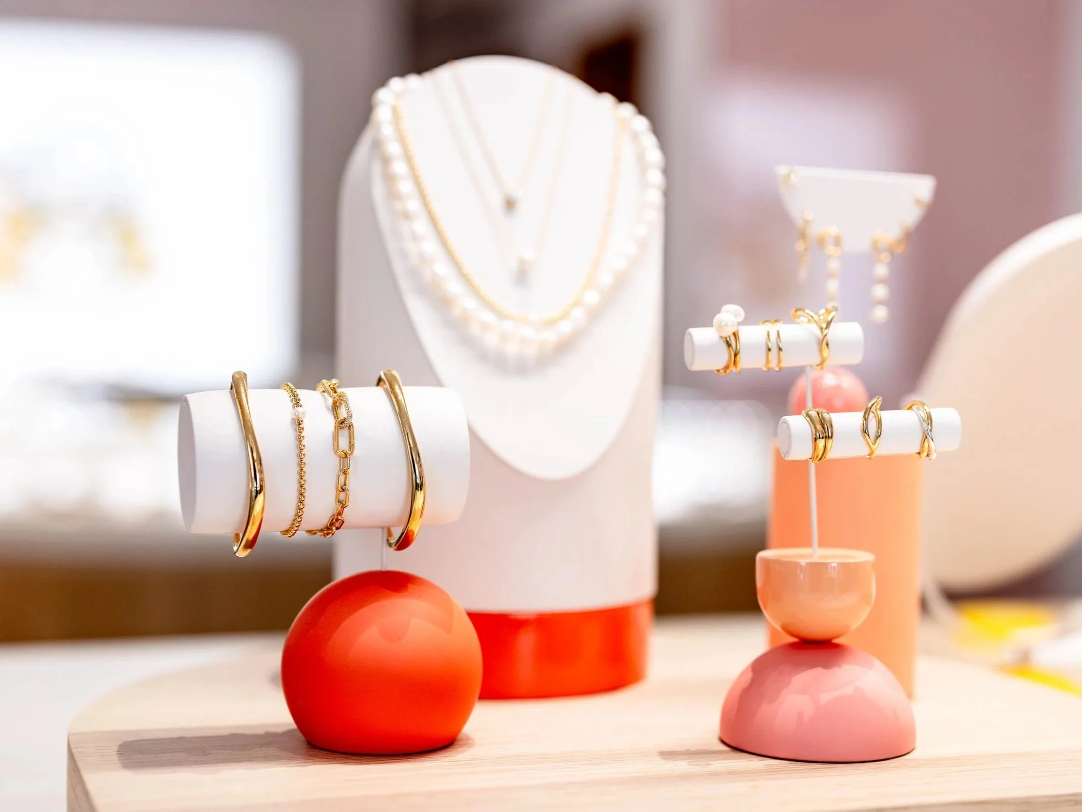 pandora, jewelry display design, visual merchandising, product styling