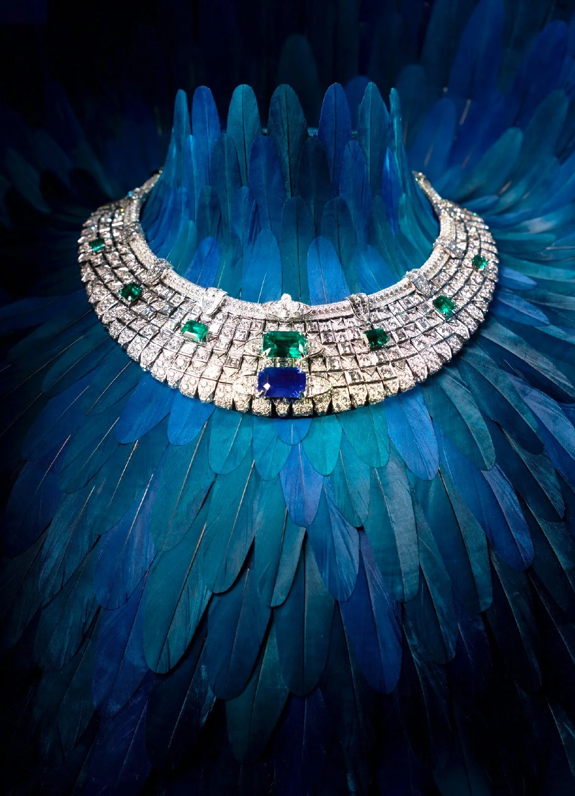 louis vuitton, high jewelry, visual merchandising design, product display, visual storytelling