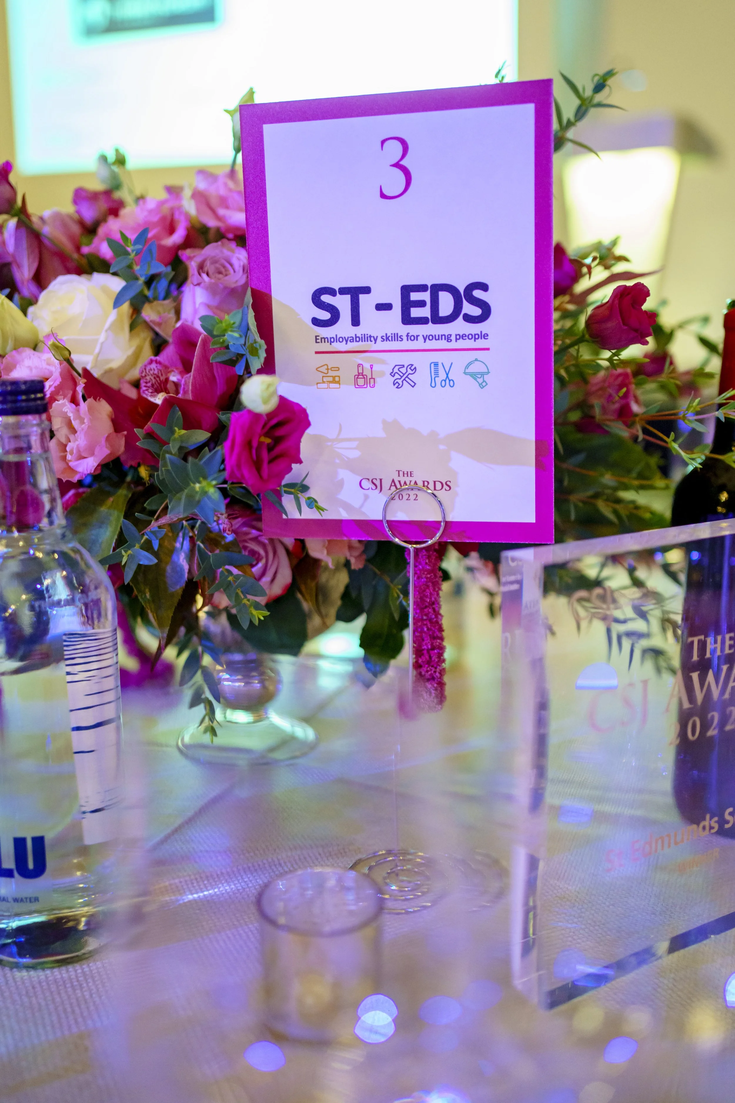 We offer floral design services for:
Corporate events and conferences
Brand launches and product reveals
Press days and photoshoots
Client entertaining and office eventsbespoke floral design for:
Birthday parties and milestone celebrations
Anniversar