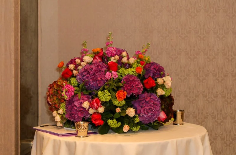We offer floral design services for:
Corporate events and conferences
Brand launches and product reveals
Press days and photoshoots
Client entertaining and office eventsbespoke floral design for:
Birthday parties and milestone celebrations
Anniversar