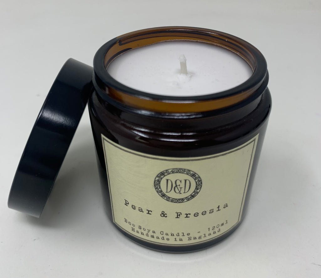 Bramble & Willow flower delivery in Wandsworth, London and UK. We deliver bouquets, corporate flowers, subscription flowers and plants. Flower Workshops. Wedding, funeral and event flowers.