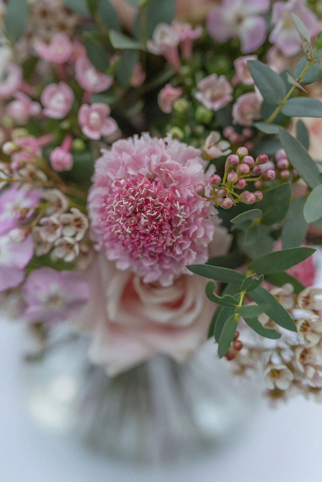 Bramble & Willow flower delivery in Wandsworth, London and UK. We deliver bouquets, corporate flowers, subscription flowers and plants. Flower Workshops. Wedding, funeral and event flowers.