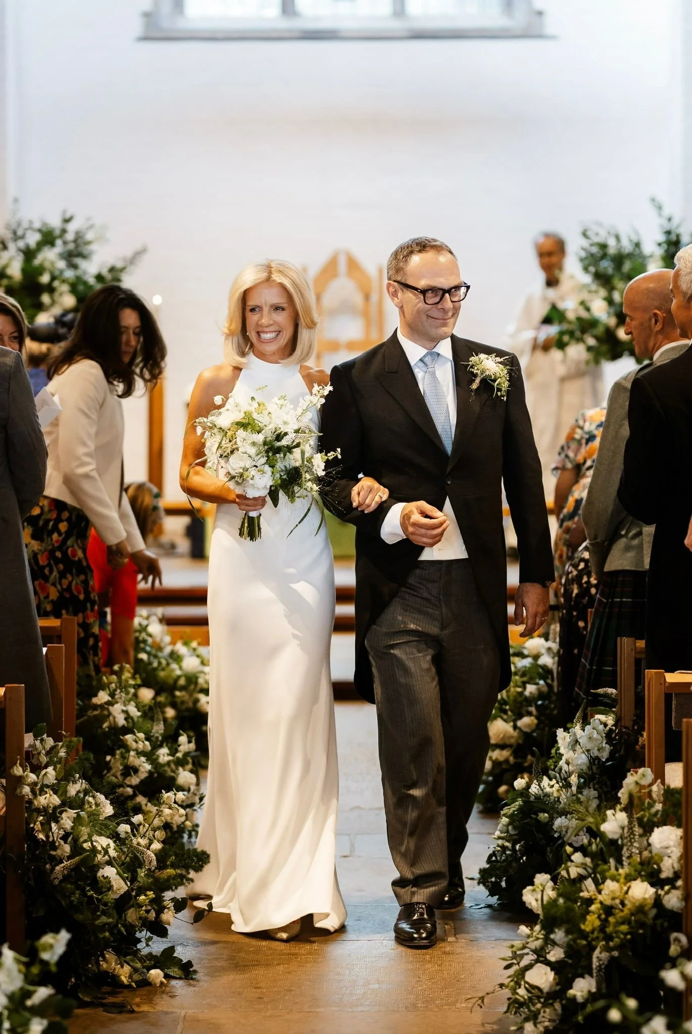 Seasonal wedding floristry in London and West Sussex, featuring elegant bridal bouquets and refined floral arrangements designed for modern, design-led weddings.