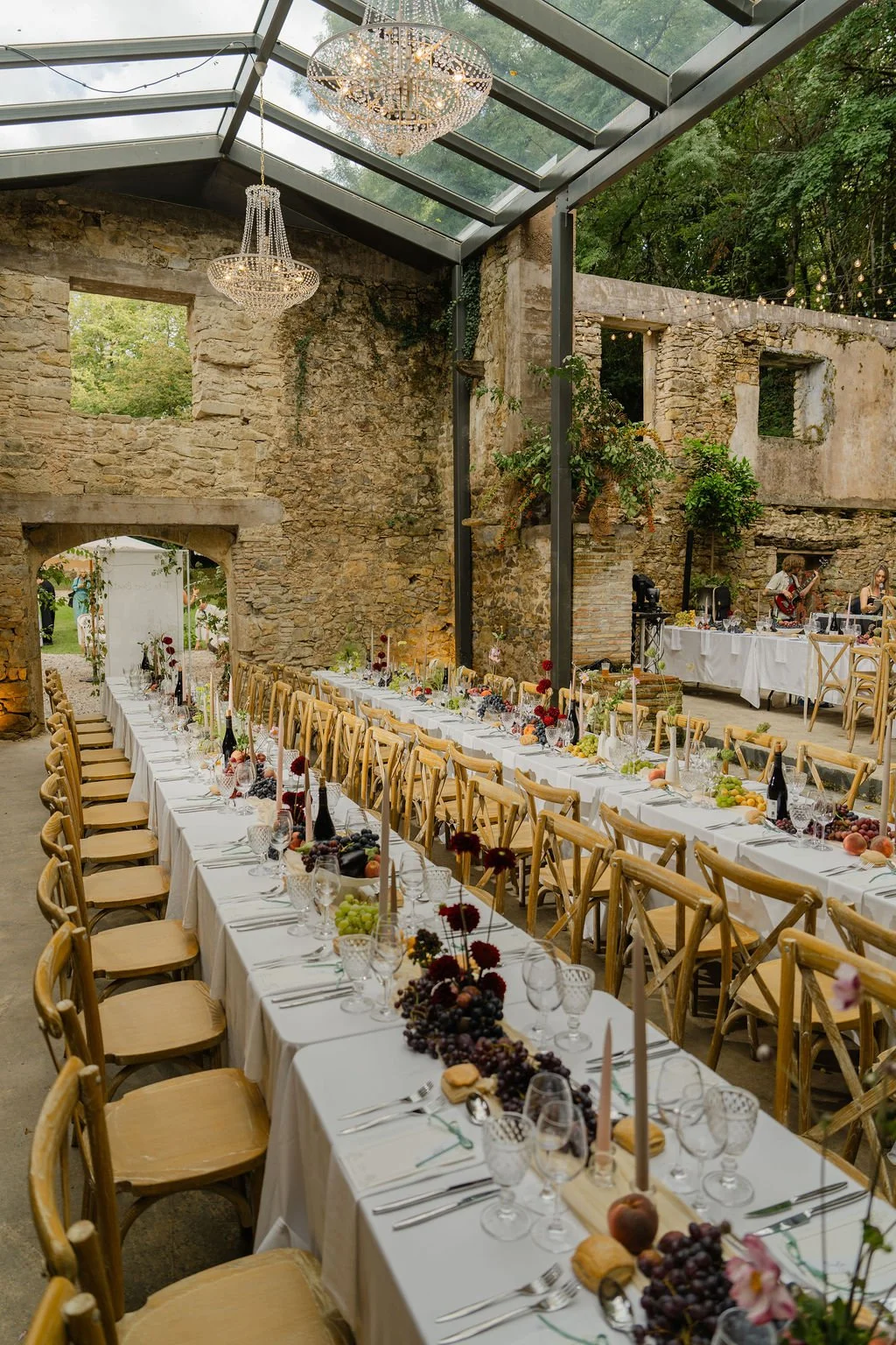 Seasonal wedding floristry in London and West Sussex, featuring elegant bridal bouquets and refined floral arrangements designed for modern, design-led weddings.