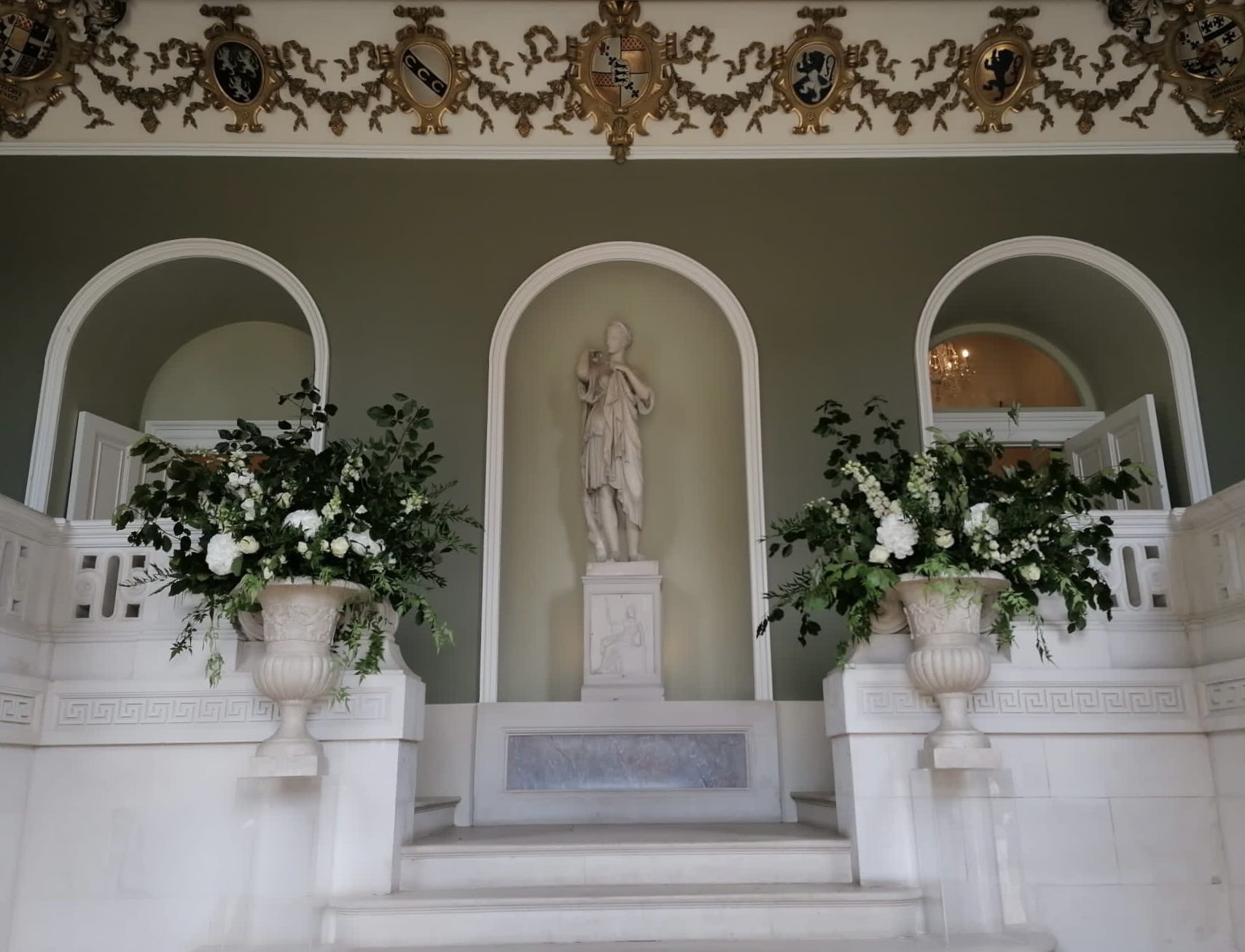 Modern wedding flowers for London and West Sussex weddings, blending seasonal florals with an elegant, timeless design approach.