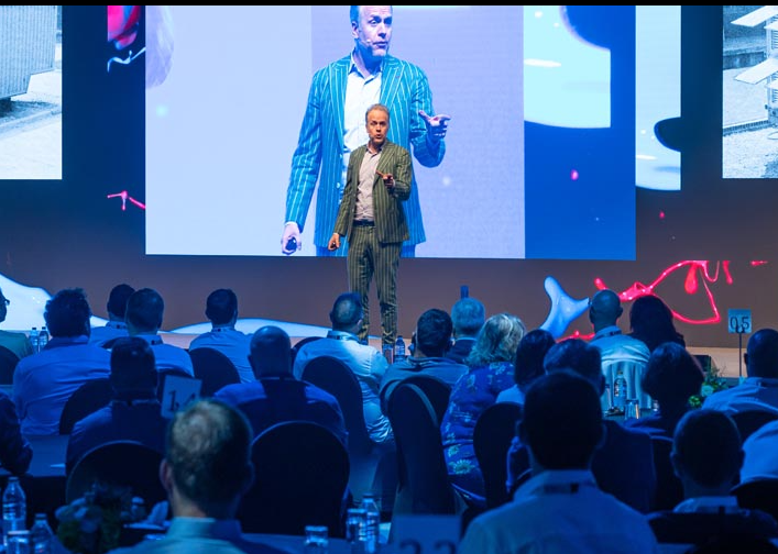 The VAULT Advantage™ Turning Experience into Career Impact