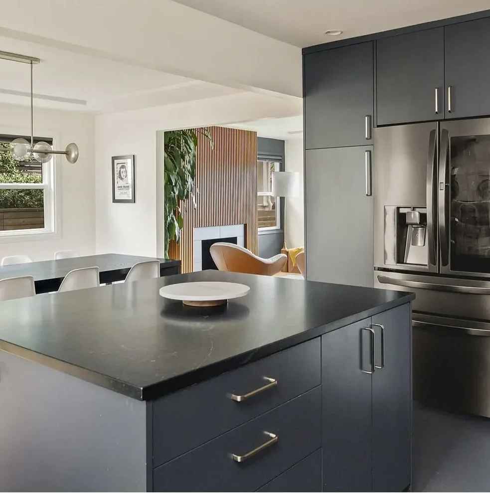 black-inkwell-kitchen-redesign-brass-hardware-black-granite