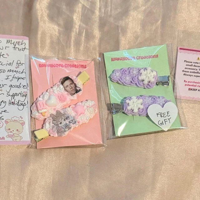 two sets of decoden hair clips