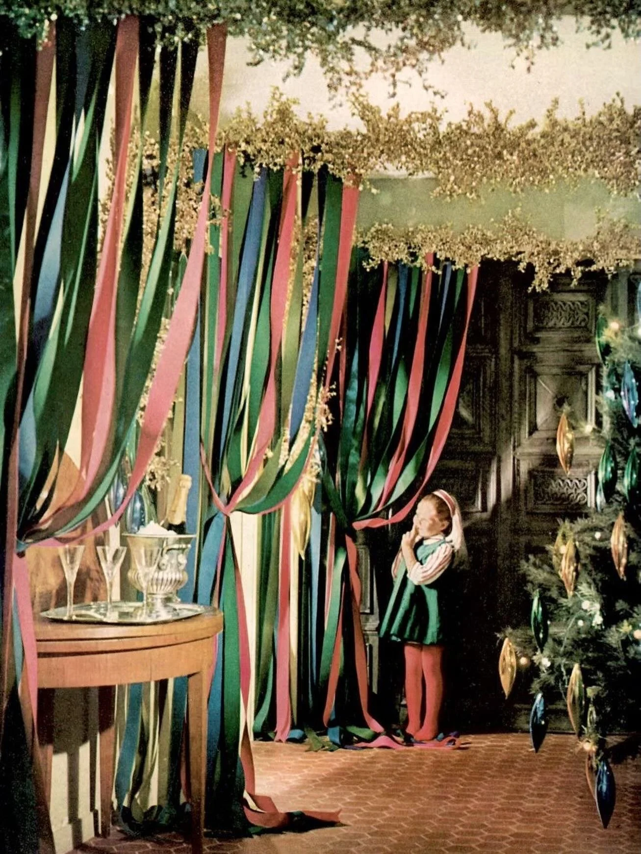 live look at me looking back on this holiday season ☺️ thank you thank you thank you for making this my most successful one yet (by a landslide) ⚡️ looking forward to the new year and all the fun to come - first and foremost: a new website!!! 🪩⭐️