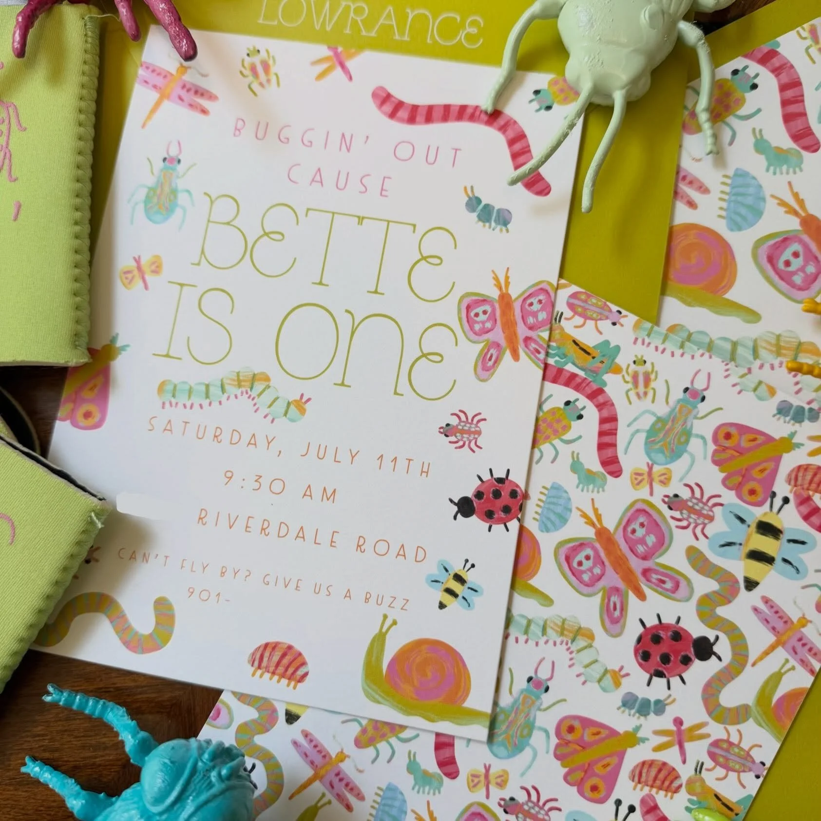 held onto this theme in case I ever had a boy and here we are 🤪🎀 bugs for bette was a fun one 🐞🪲🐛
&bull; custom invitations
&bull; color envelopes
&bull; envelope liners
&bull; koozies
&bull; goodie bag stickers