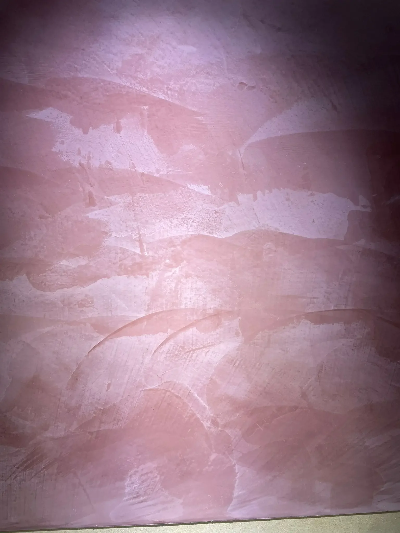 Venetian Plaster vs Paint – What’s the Difference?