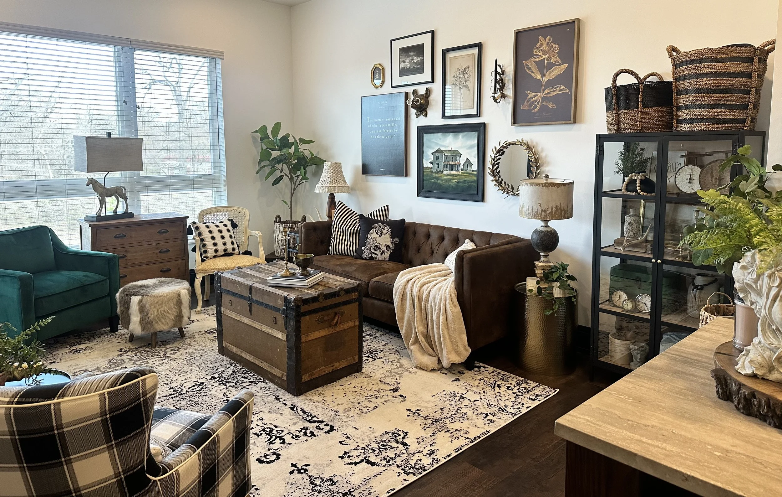 A Layered Apartment Retreat