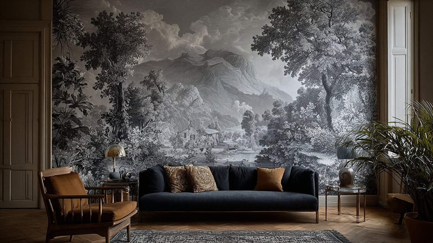 Gemütliches Wohnzimmer mit einer schwarz-weißen Wandmalerei einer Landschaft, bequemen Sitzmöbeln, einem Teppich und Pflanzen.