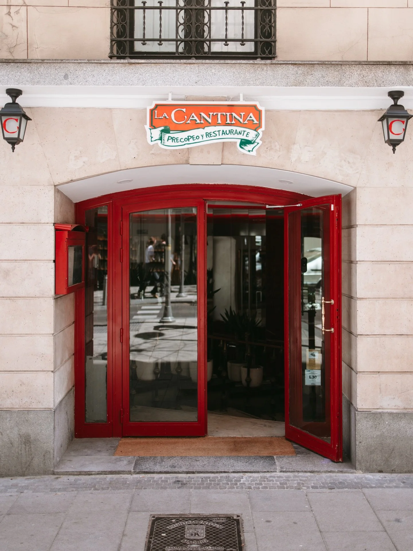 Madrid, ya llegamos👏🏻

Puertas abiertas para todos los que quieran conocer el aut&eacute;ntico sabor potosino.

Prometemos una cocina con todo el cari&ntilde;o, el mejor producto, y un ambiente &uacute;nico.

Desde hoy, ya le pueden caer.

📍Ponzan