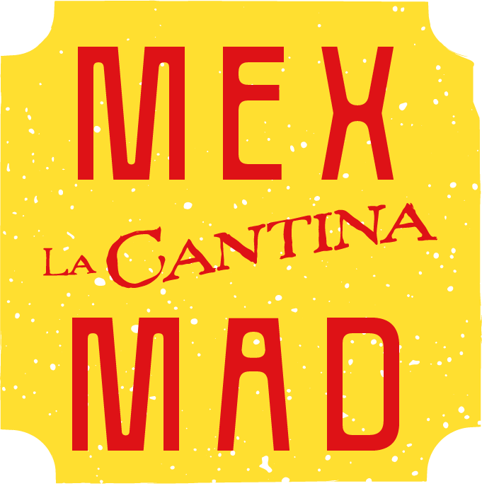 Cartel amarillo con letras rojas que dice "MEX LA CANTINA MAD".