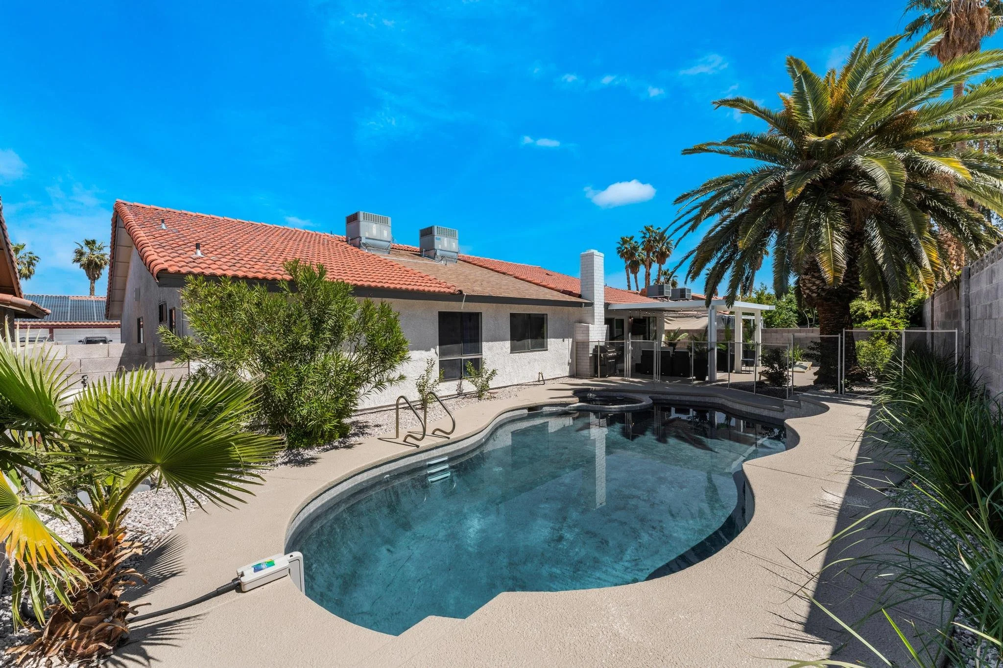 Furnished Rental vs Hotel in Las Vegas: Which Is Better for Extended Stays?