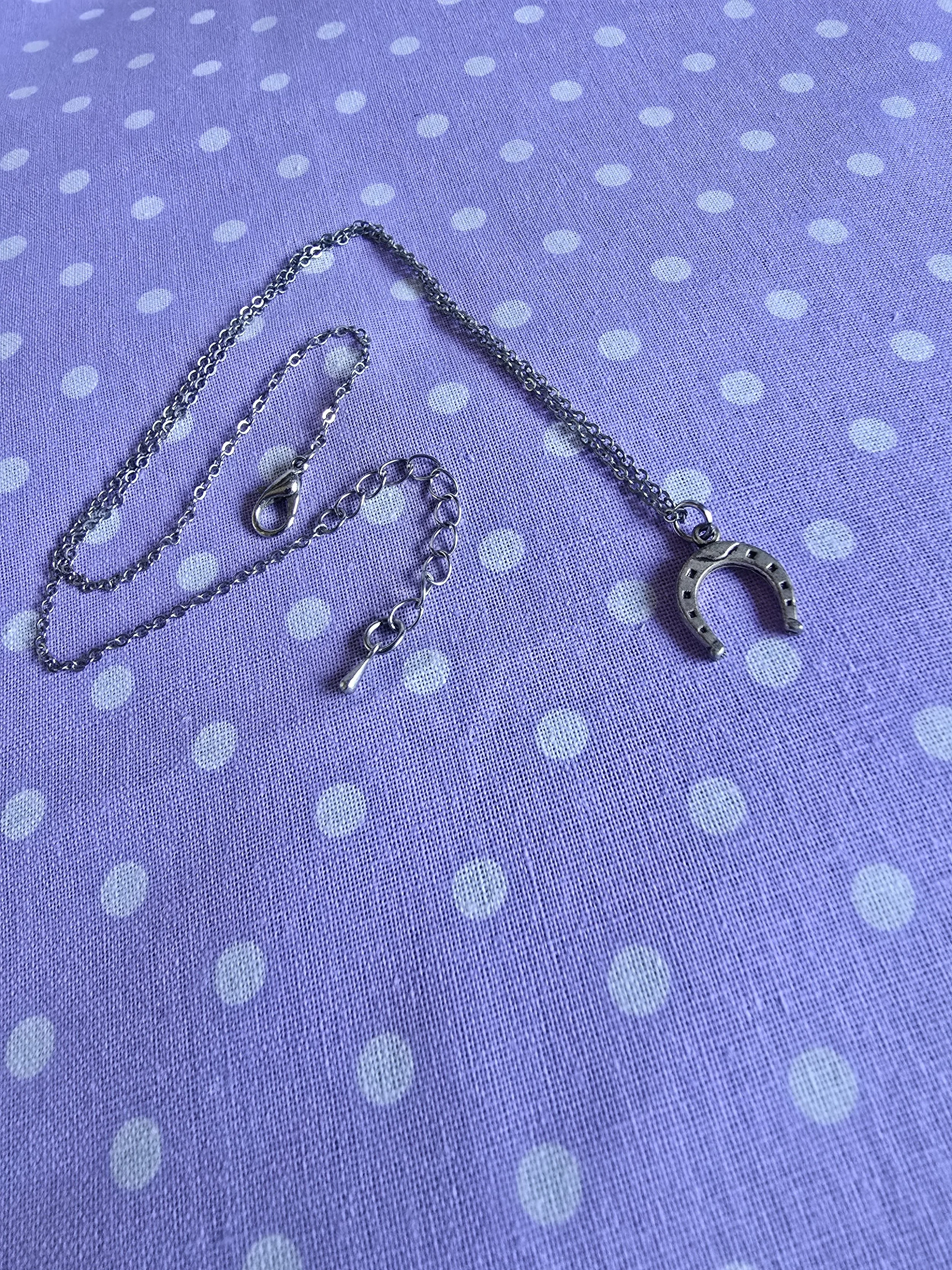 'Lucky' horse shoe pendant necklace