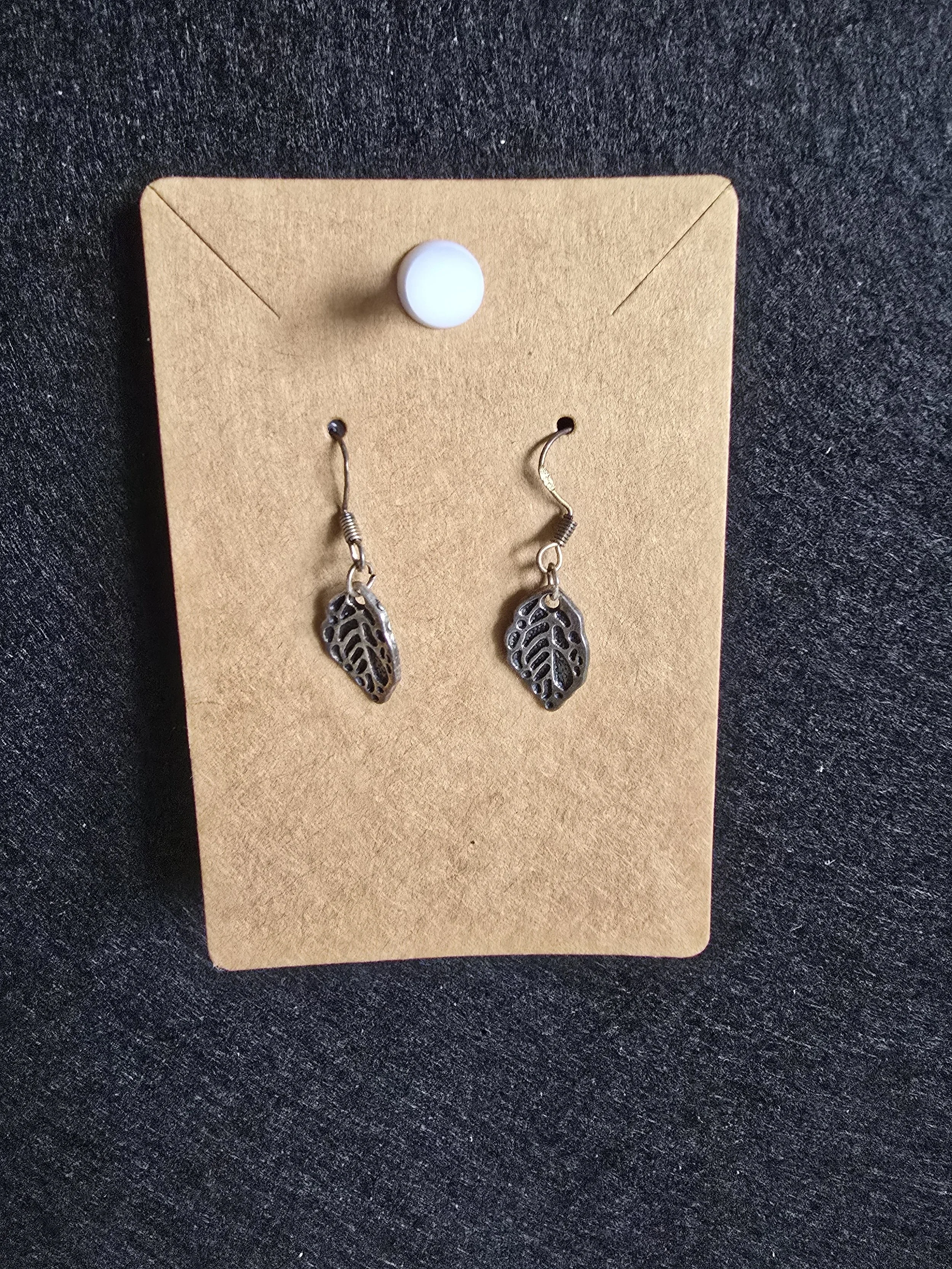 Dainty leaf earrings