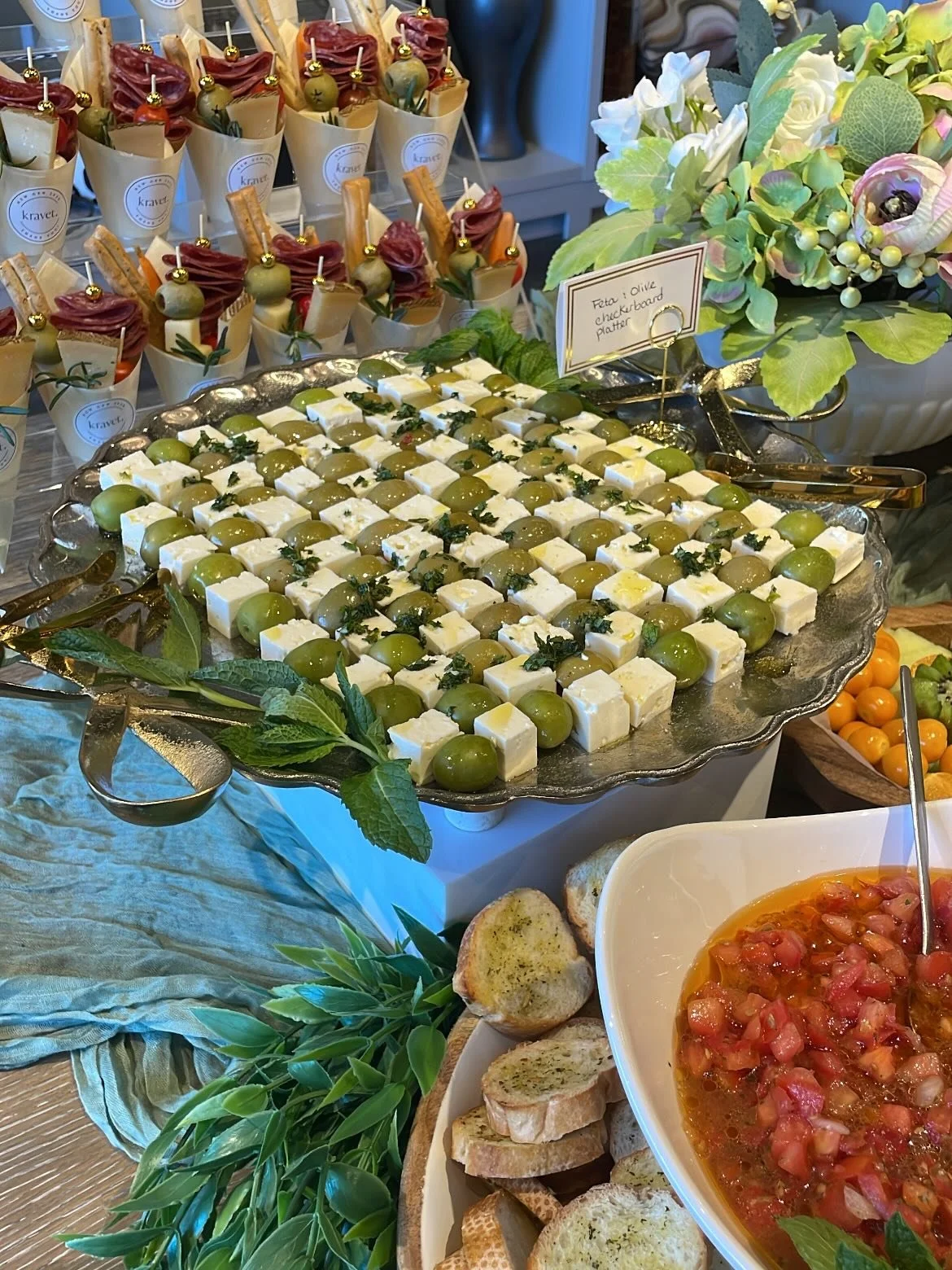 Goodbye May and Hello June! ☀️

#summercelebration #summergathering #elevatedpicnics #luxurypicnic #elevateddining grazingtables grazetable charcuterietable