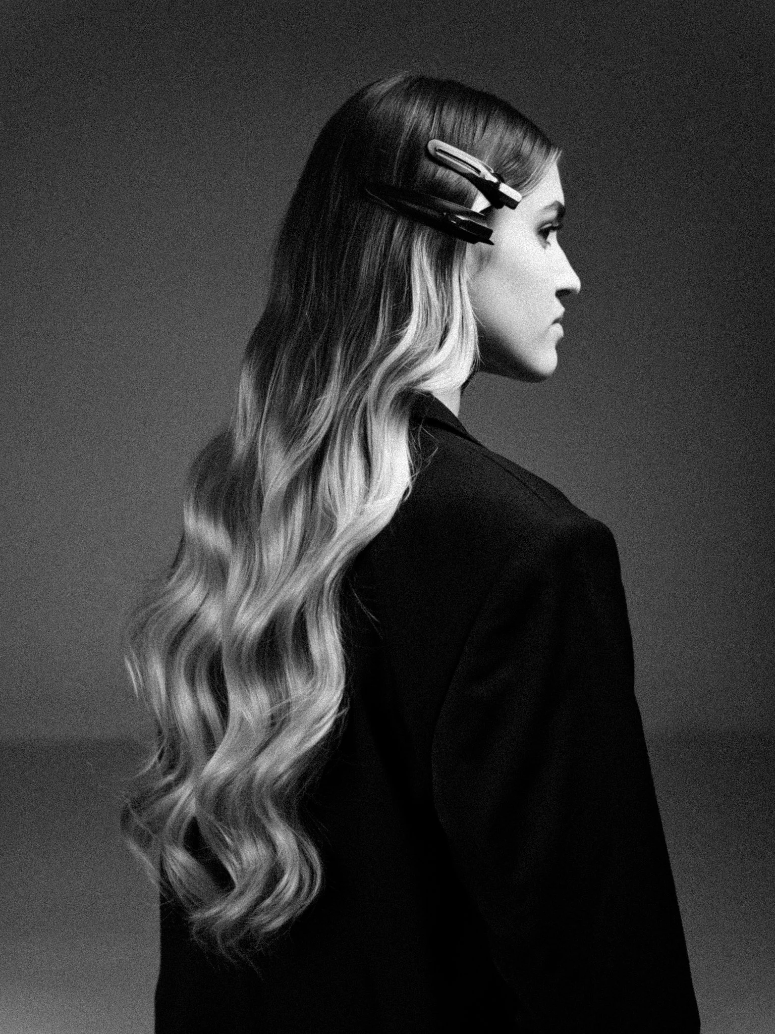 Healthy hair begins at the root. Targeted scalp treatments and advanced analysis technology help restore balance, improve circulation, and support stronger, healthier hair growth.