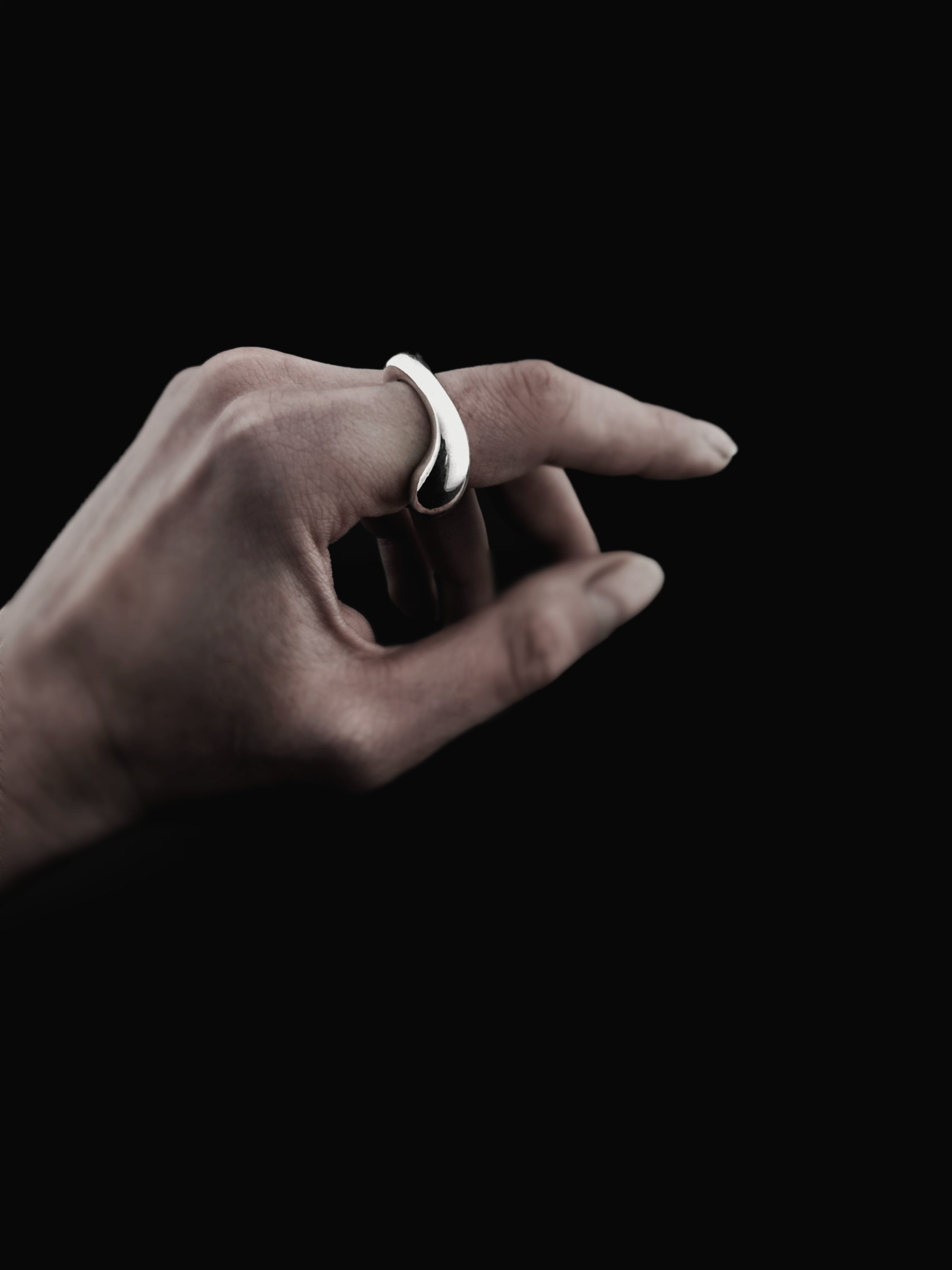 myrto-klimi-drop-iii-silver-ring-worn-06.png
