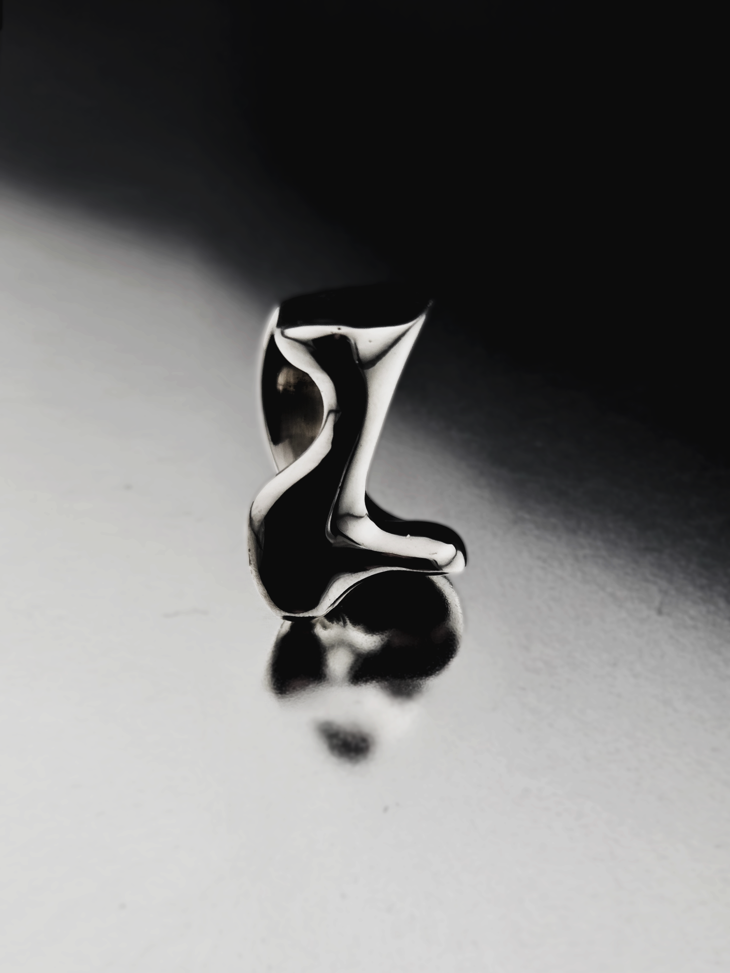 myrto-klimi-liquid-i-silver-ring-03.png