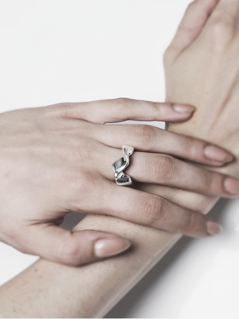 myrto-klimi-fold-i-silver-ring-worn-03.png