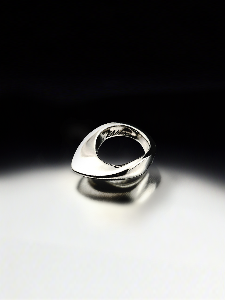 myrto-klimi-edge-ii-silver-ring-05.png