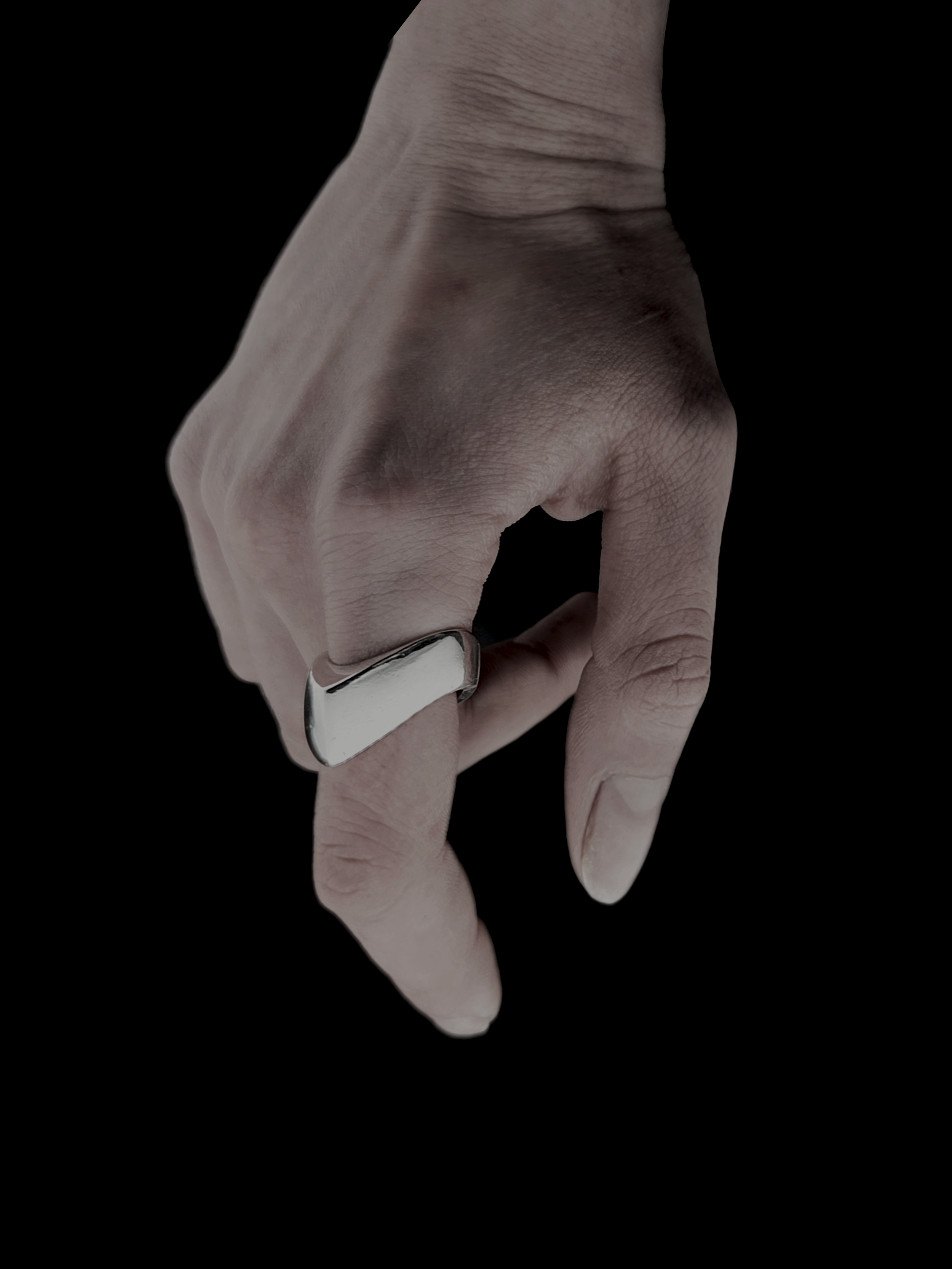 myrto-klimi-edge-i-silver-ring-worn-04.png