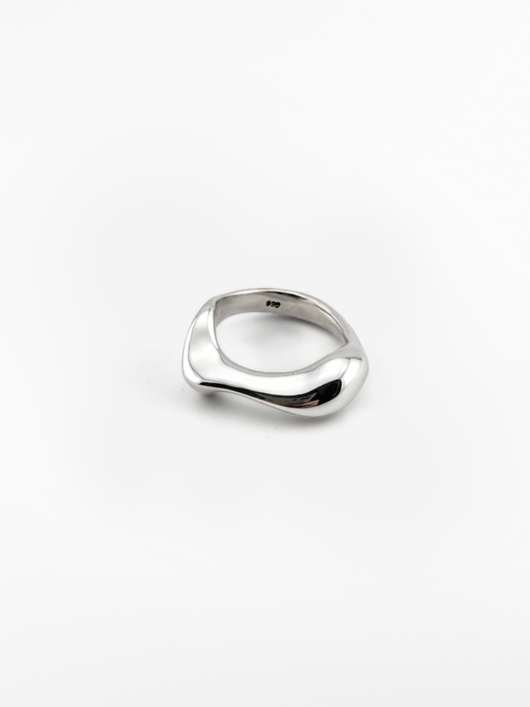 myrto-klimi-drop-v-silver-ring-033.png