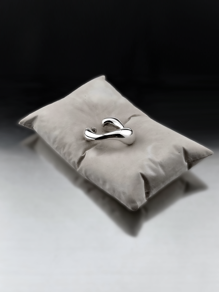 myrto-klimi-drop-iii-silver-ring-07.png